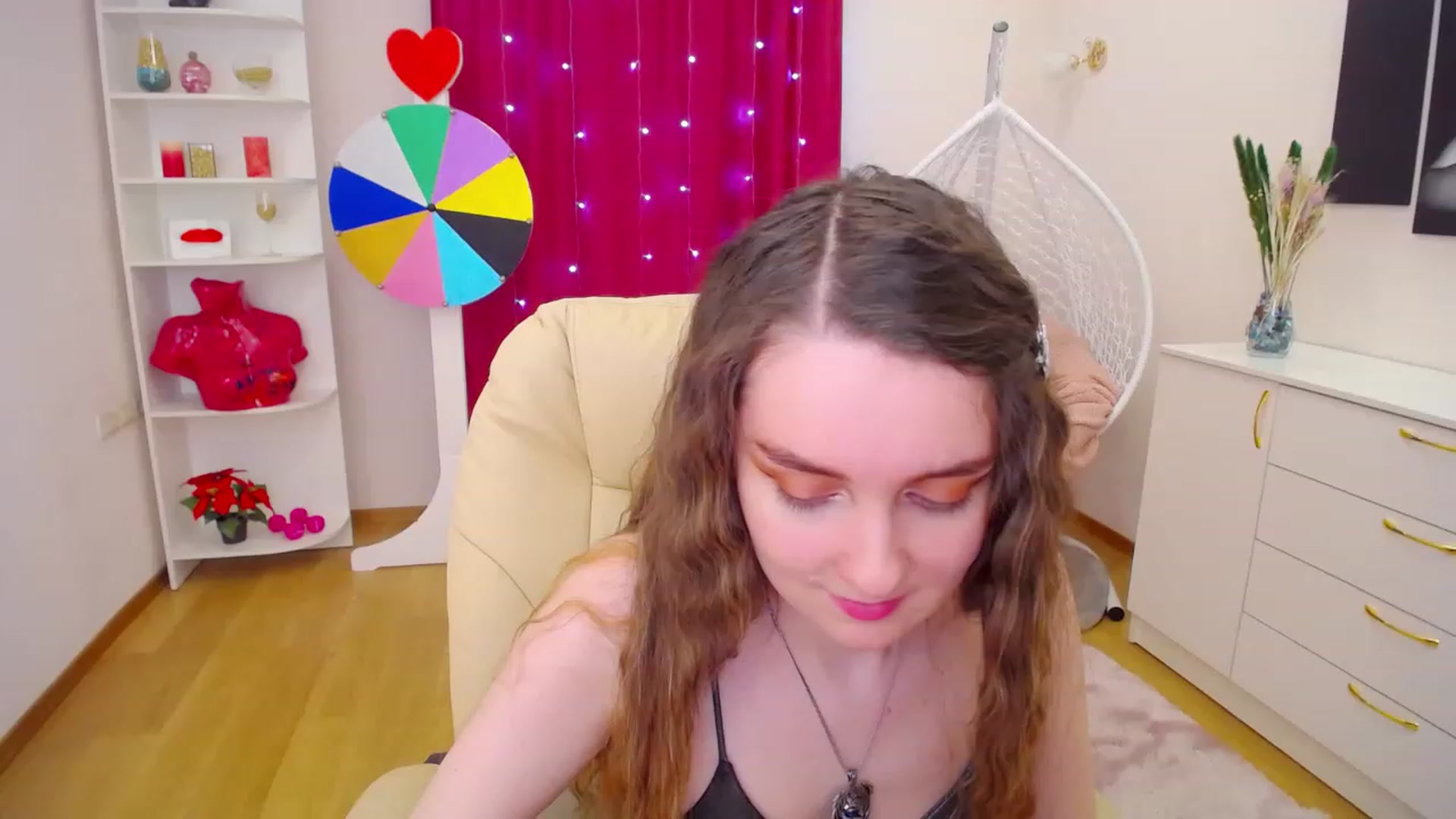 Gallery image thumbnail from OceanFeelss's myfreecams stream on, 03/15/2023, 09:41 image 12 of 20