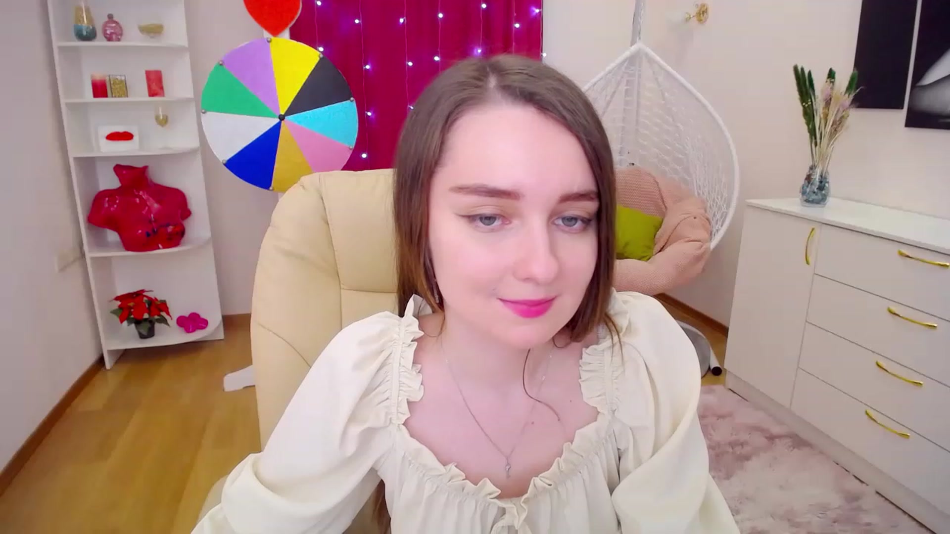 Gallery image thumbnail from OceanFeelss's myfreecams stream on, 03/17/2023, 08:35 image 13 of 20
