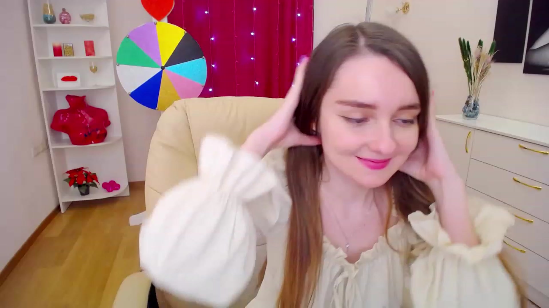 Gallery image thumbnail from OceanFeelss's myfreecams stream on, 03/17/2023, 08:35 image 12 of 20