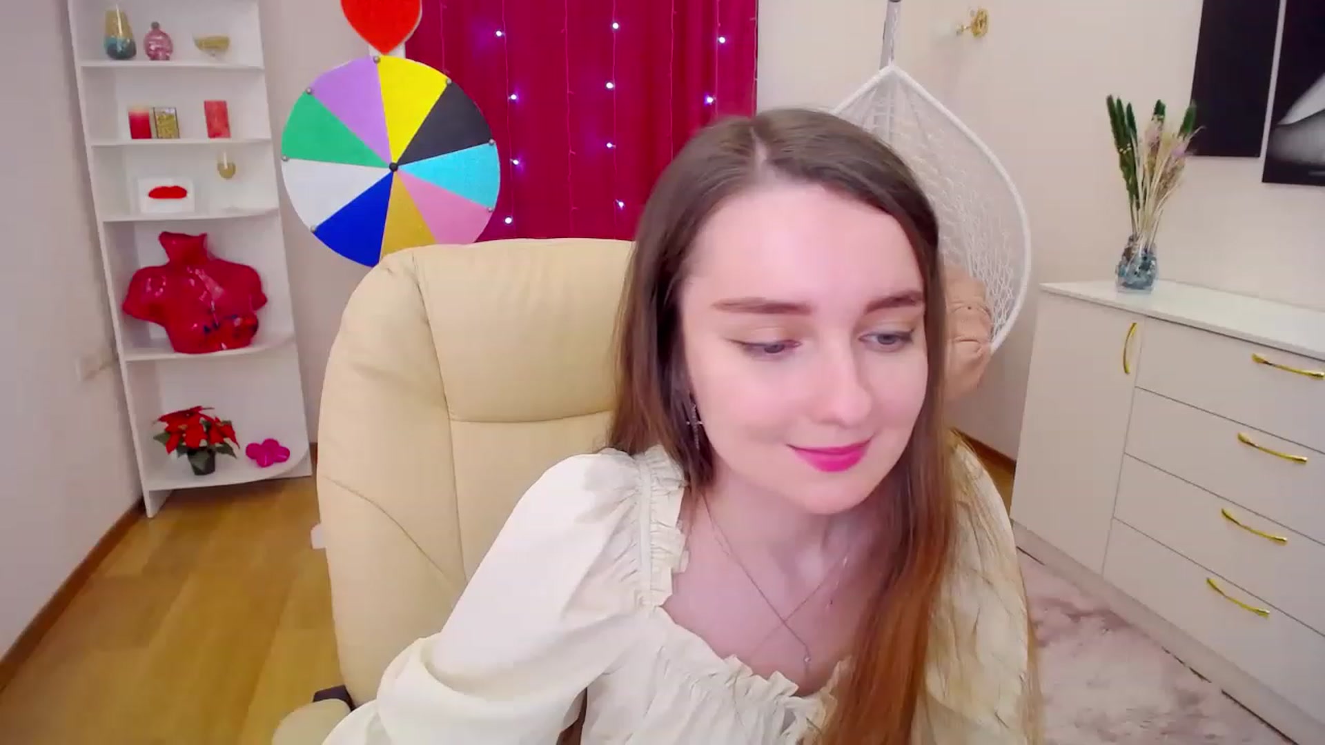 Gallery image thumbnail from OceanFeelss's myfreecams stream on, 03/17/2023, 08:35 image 16 of 20