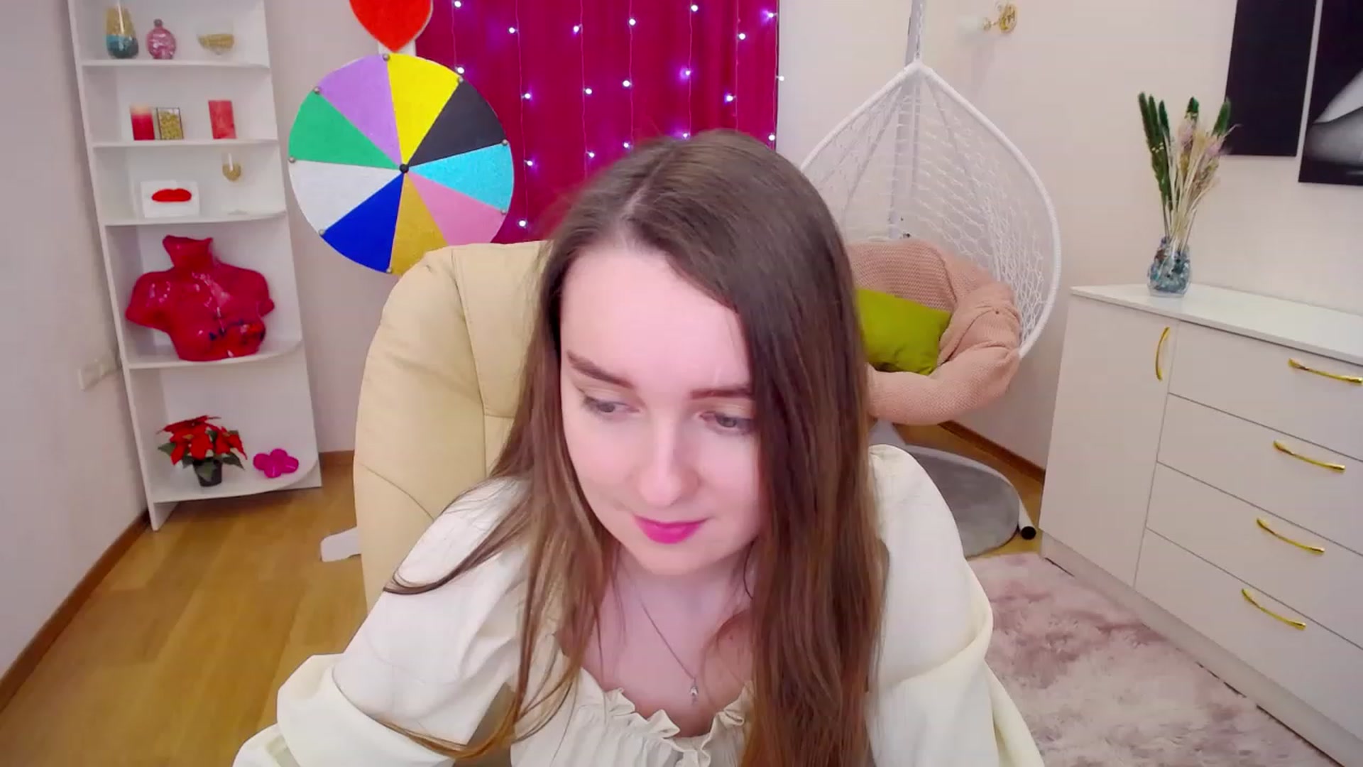 Gallery image thumbnail from OceanFeelss's myfreecams stream on, 03/17/2023, 08:35 image 10 of 20