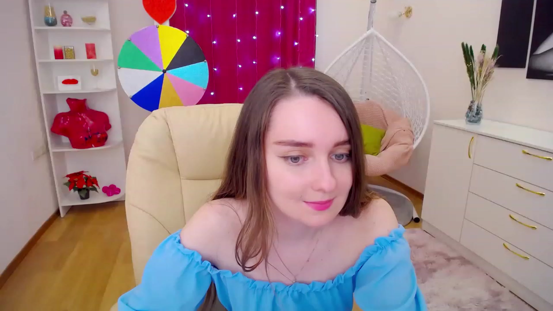 Gallery image thumbnail from OceanFeelss's myfreecams stream on, 03/17/2023, 09:34 image 10 of 20