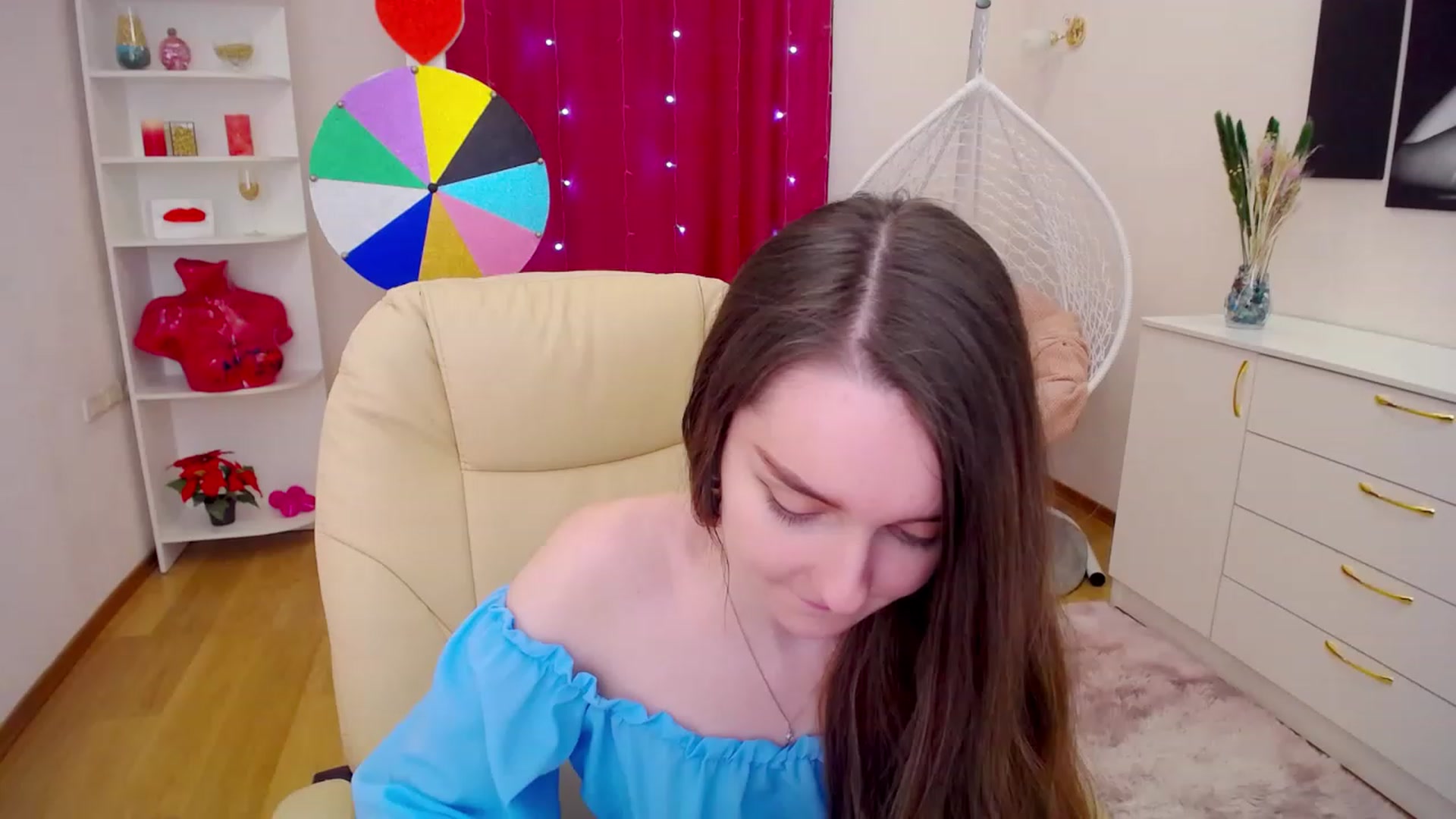 Gallery image thumbnail from OceanFeelss's myfreecams stream on, 03/17/2023, 09:34 image 6 of 20