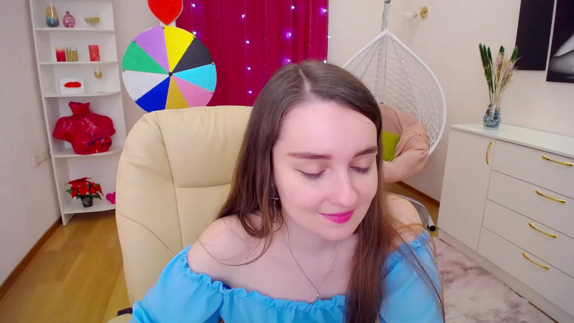 Gallery image thumbnail from OceanFeelss's myfreecams stream on, 03/17/2023, 09:34 image 5 of 20