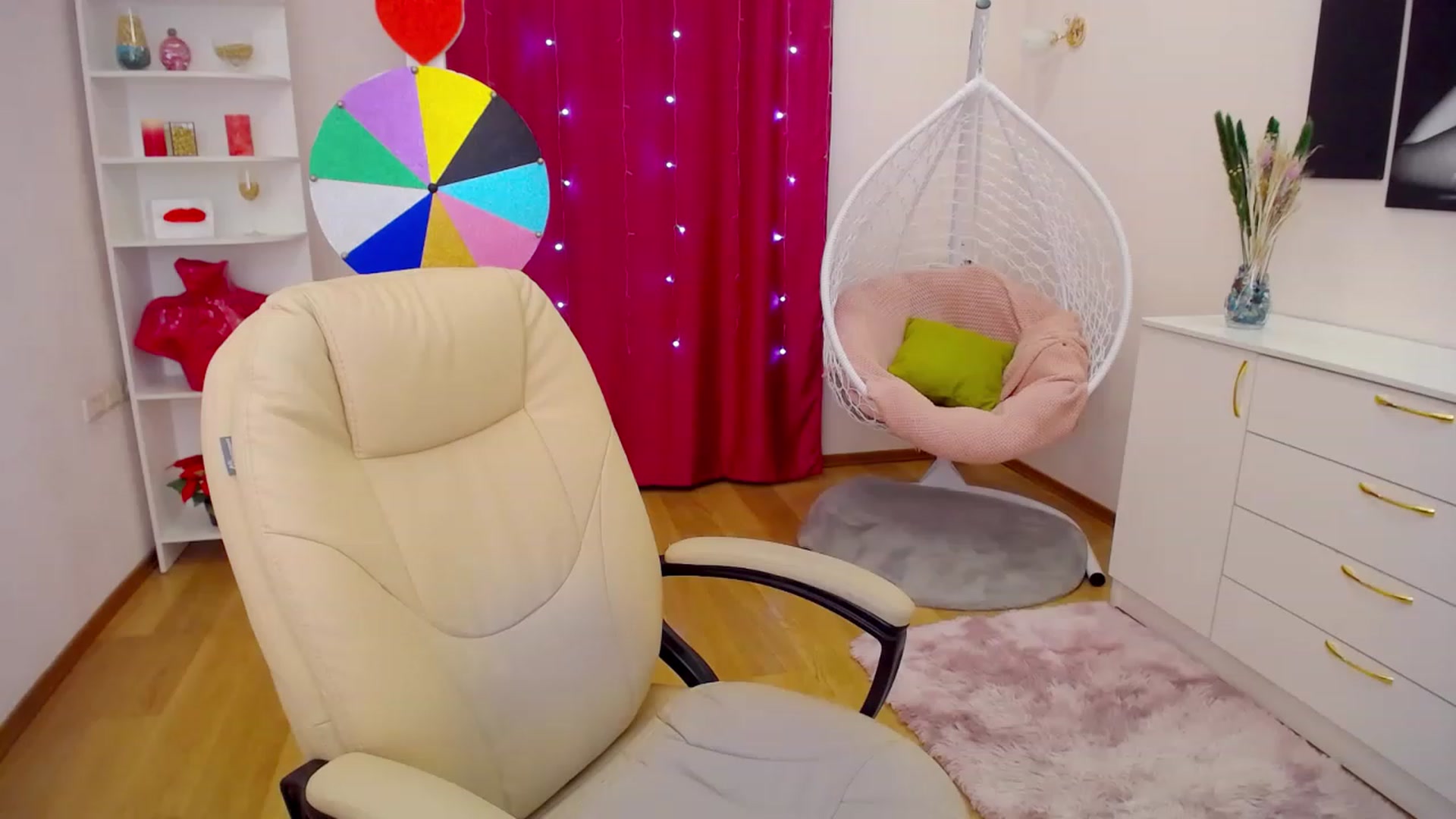 Gallery image thumbnail from OceanFeelss's myfreecams stream on, 03/17/2023, 09:34 image 9 of 20