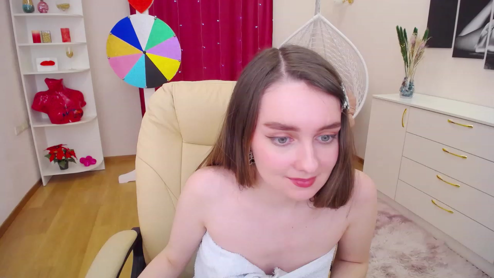 Gallery image thumbnail from OceanFeelss's myfreecams stream on, 03/20/2023, 16:09 image 15 of 20