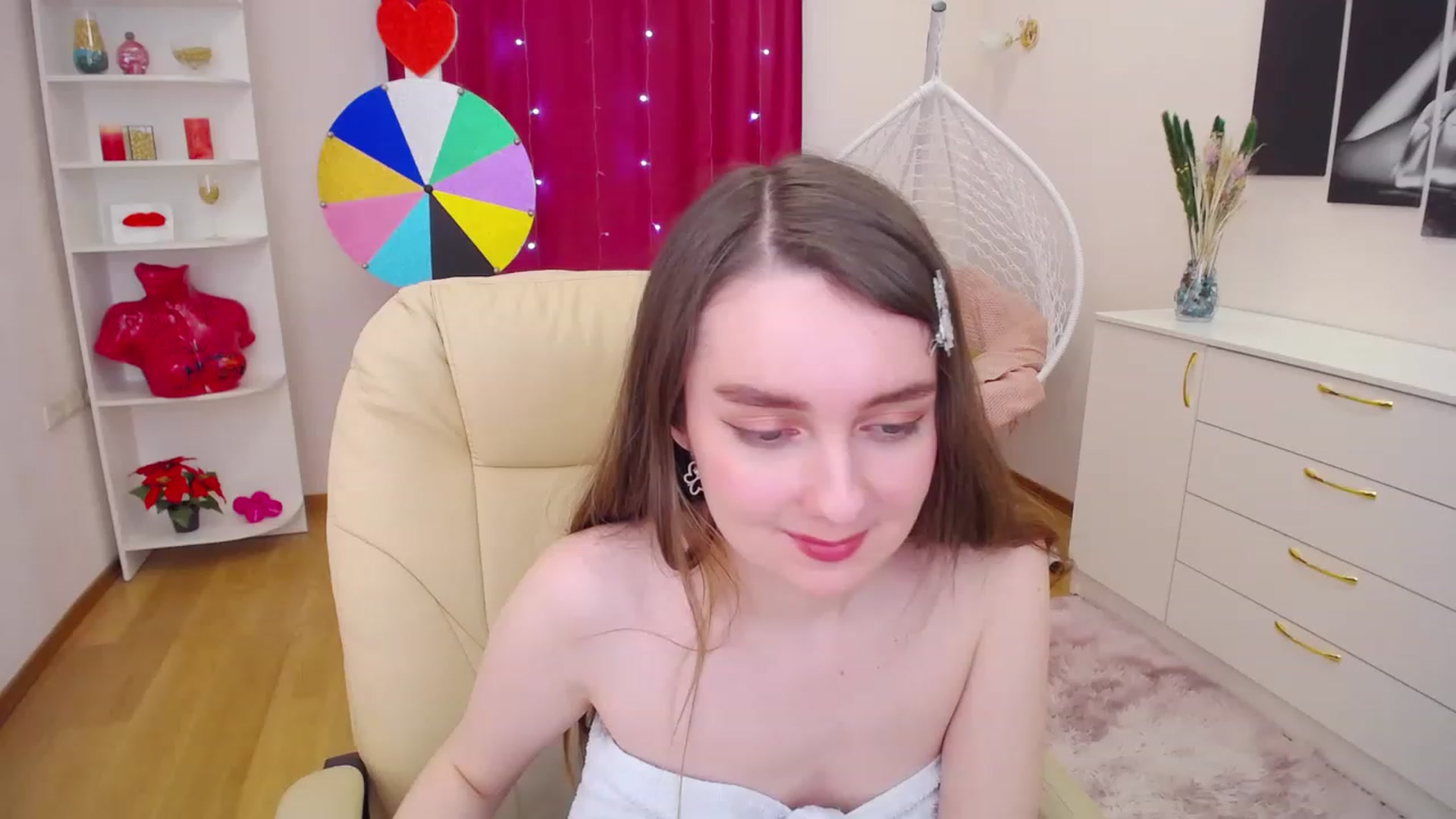 Gallery image thumbnail from OceanFeelss's myfreecams stream on, 03/20/2023, 16:09 image 19 of 20