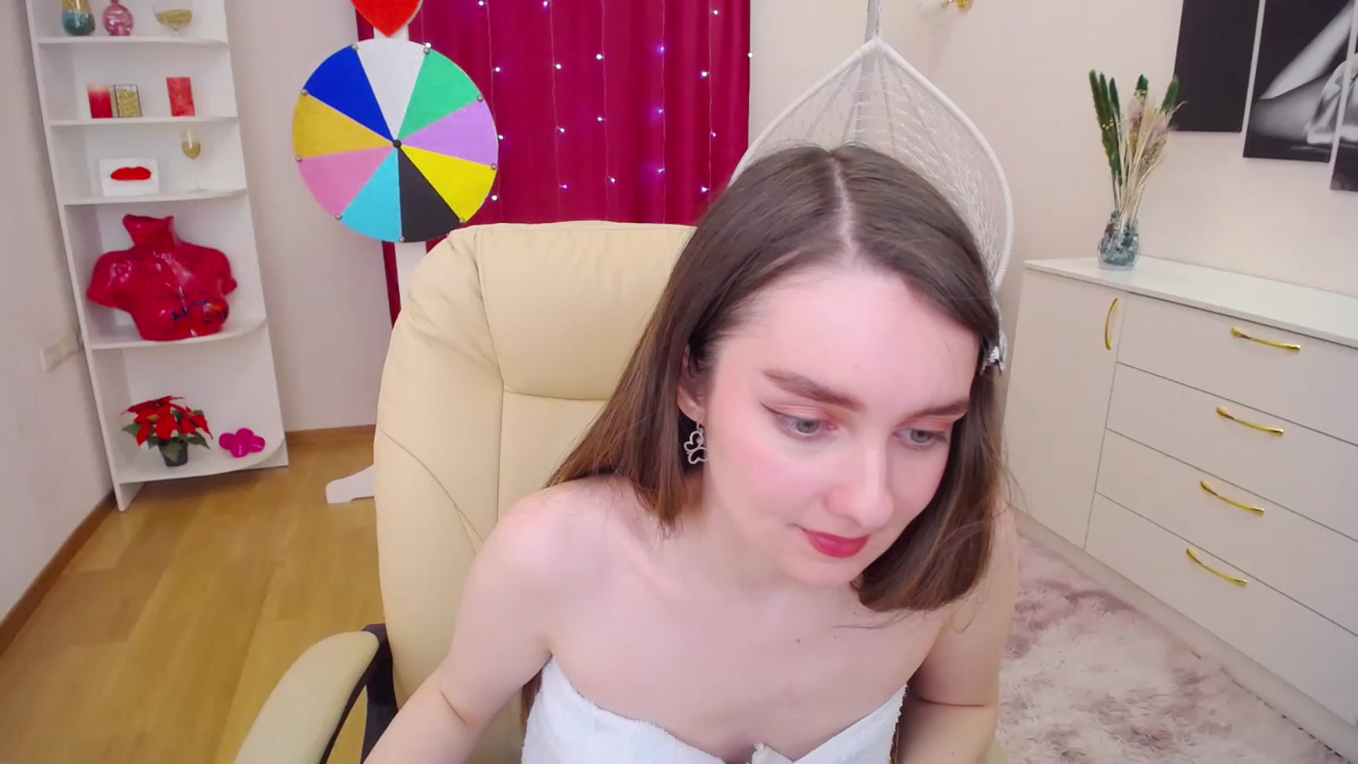 Gallery image thumbnail from OceanFeelss's myfreecams stream on, 03/20/2023, 16:09 image 16 of 20