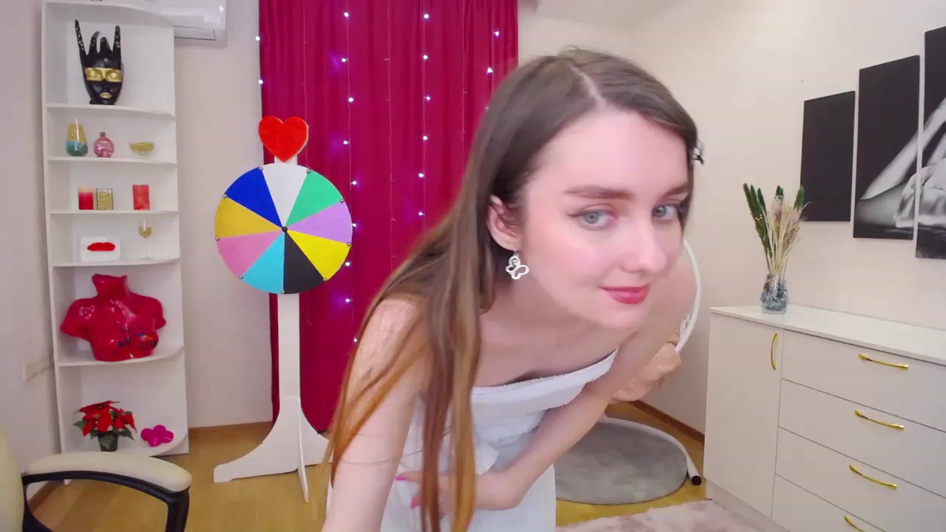 Gallery image thumbnail from OceanFeelss's myfreecams stream on, 03/20/2023, 16:09 image 17 of 20