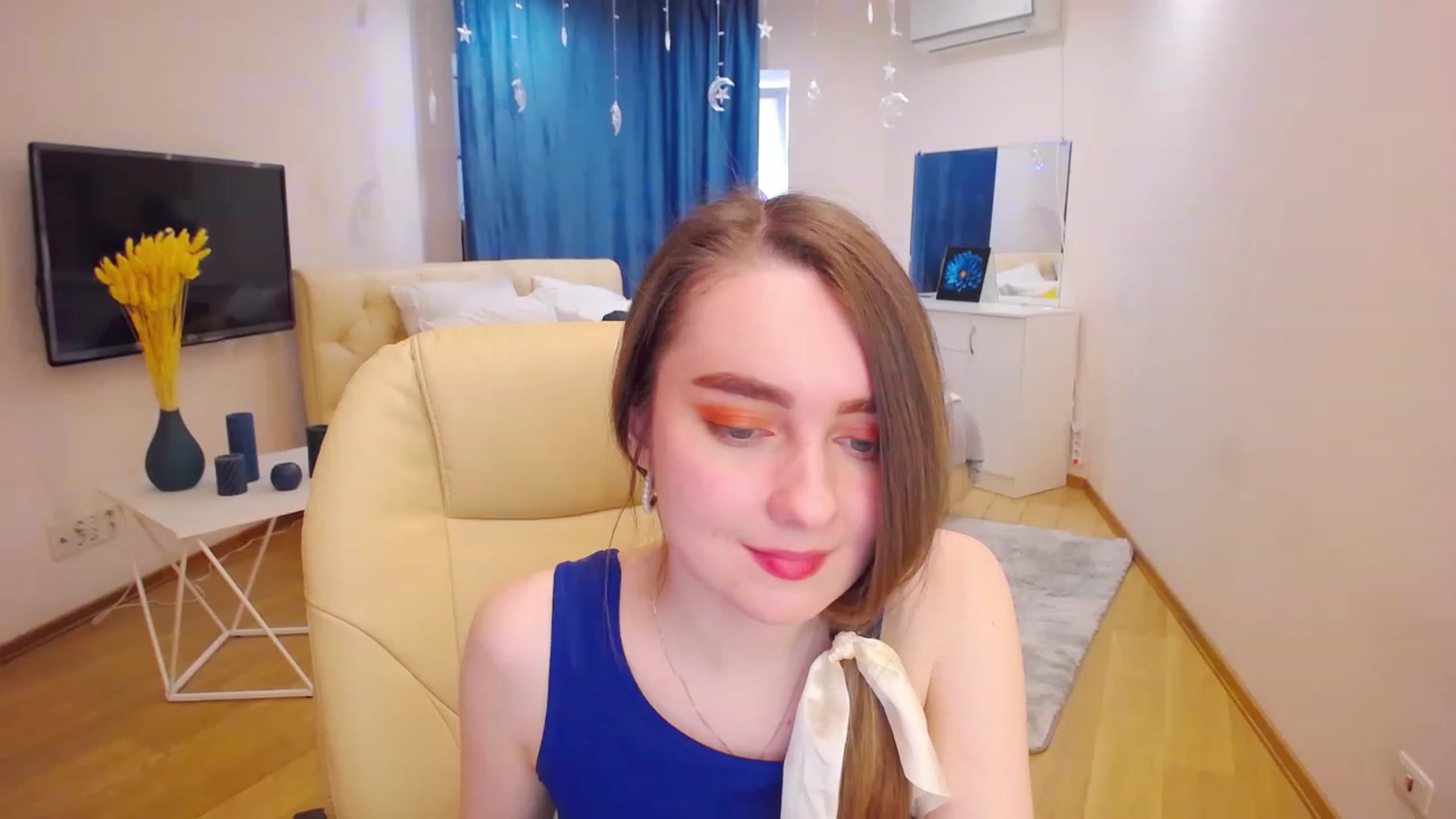 Gallery image thumbnail from OceanFeelss's myfreecams stream on, 03/21/2023, 11:09 image 10 of 20