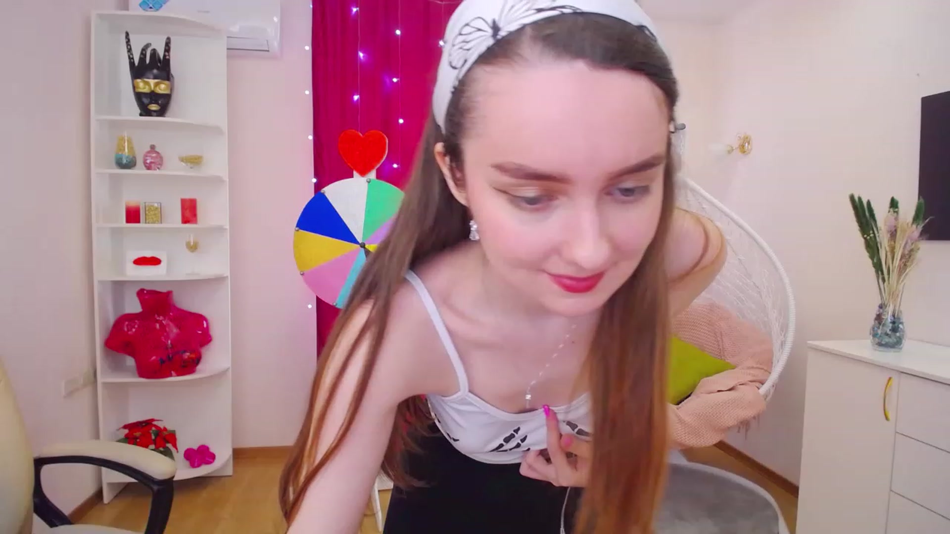 Gallery image thumbnail from OceanFeelss's myfreecams stream on, 03/25/2023, 12:35 image 12 of 20