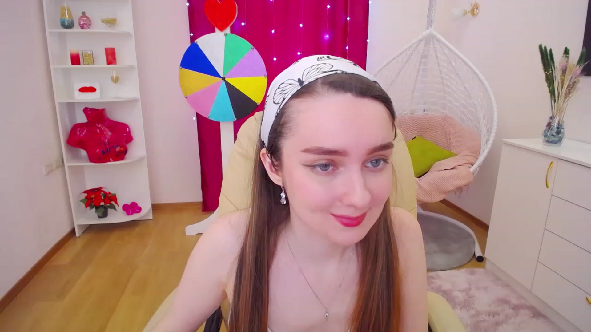 Gallery image thumbnail from OceanFeelss's myfreecams stream on, 03/25/2023, 12:35 image 2 of 20