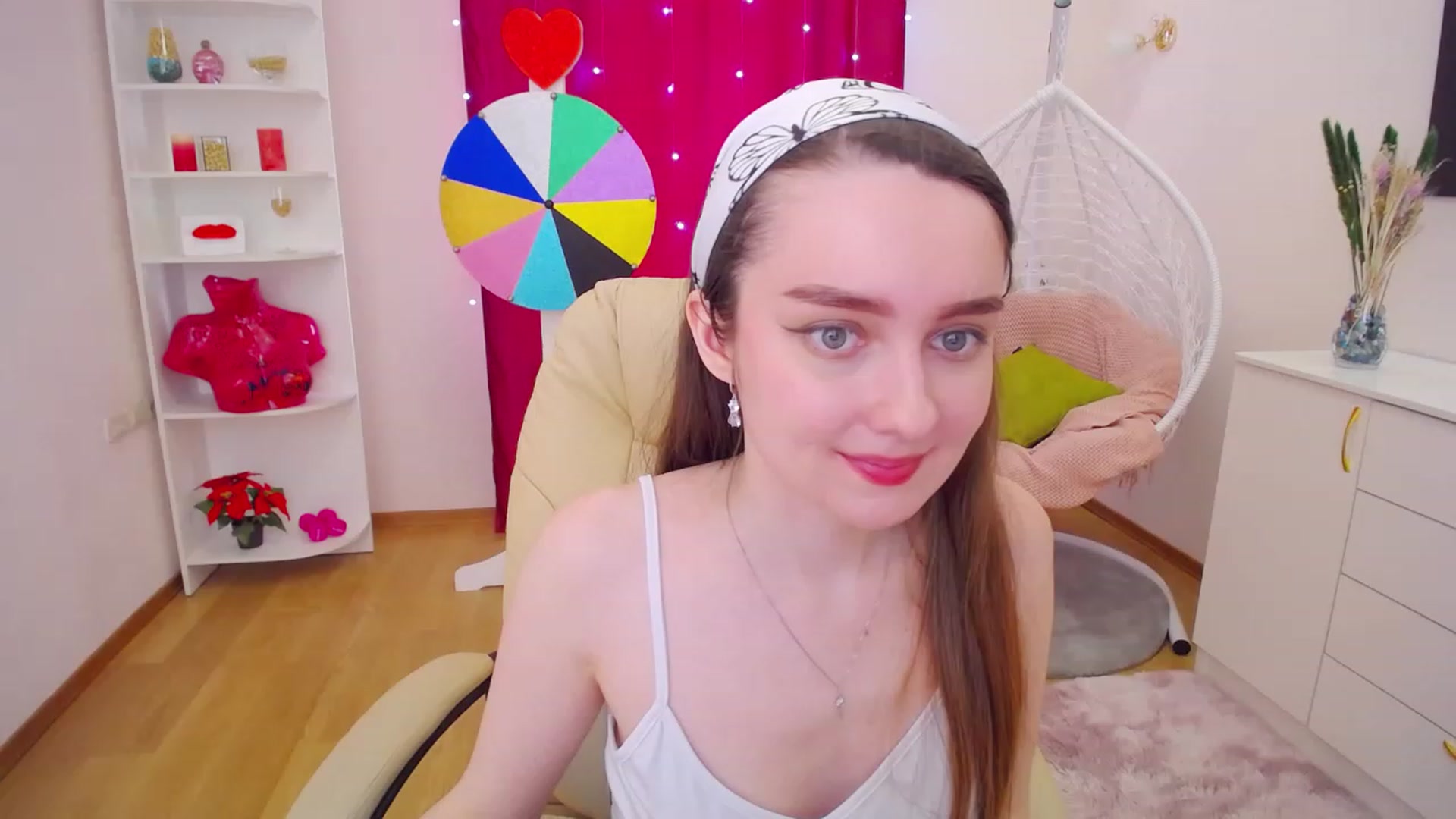 Gallery image thumbnail from OceanFeelss's myfreecams stream on, 03/25/2023, 12:35 image 19 of 20