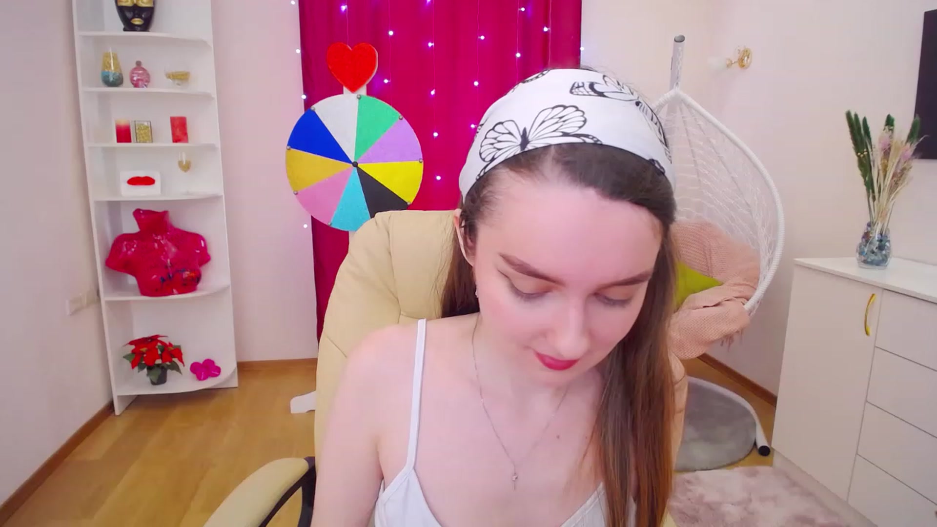 Gallery image thumbnail from OceanFeelss's myfreecams stream on, 03/25/2023, 12:35 image 15 of 20