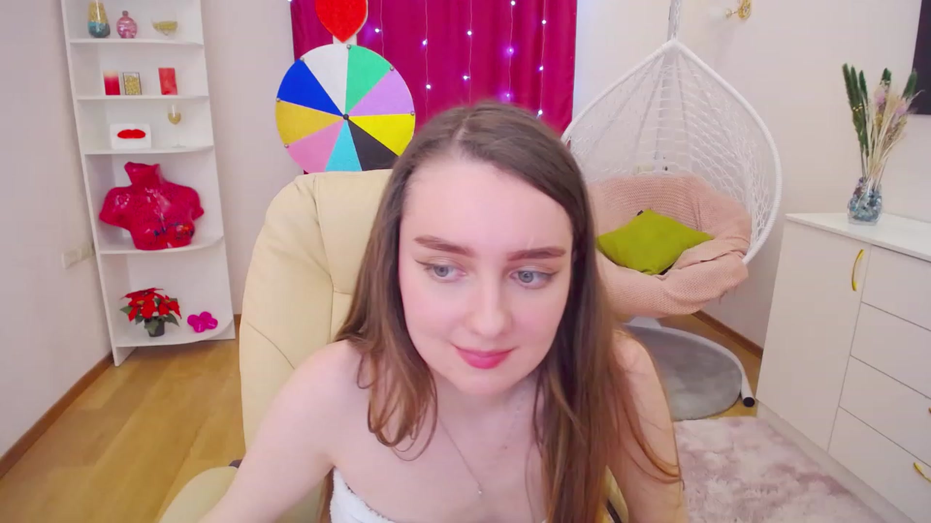 Gallery image thumbnail from OceanFeelss's myfreecams stream on, 03/25/2023, 15:14 image 10 of 20