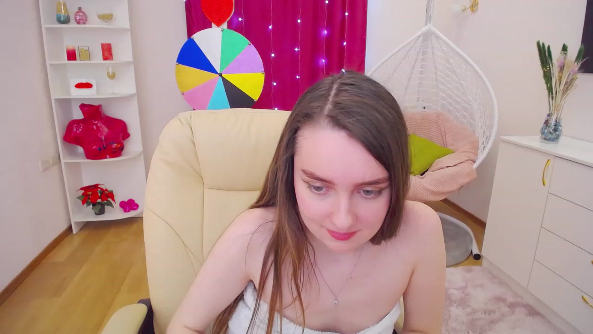 Gallery image thumbnail from OceanFeelss's myfreecams stream on, 03/25/2023, 15:14 image 4 of 20