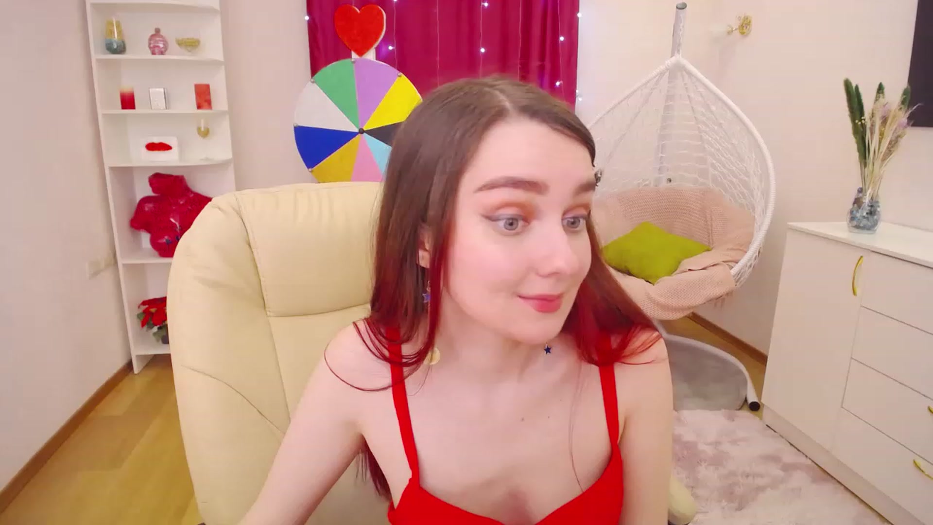 Gallery image thumbnail from OceanFeelss's myfreecams stream on, 03/27/2023, 06:00 image 13 of 20