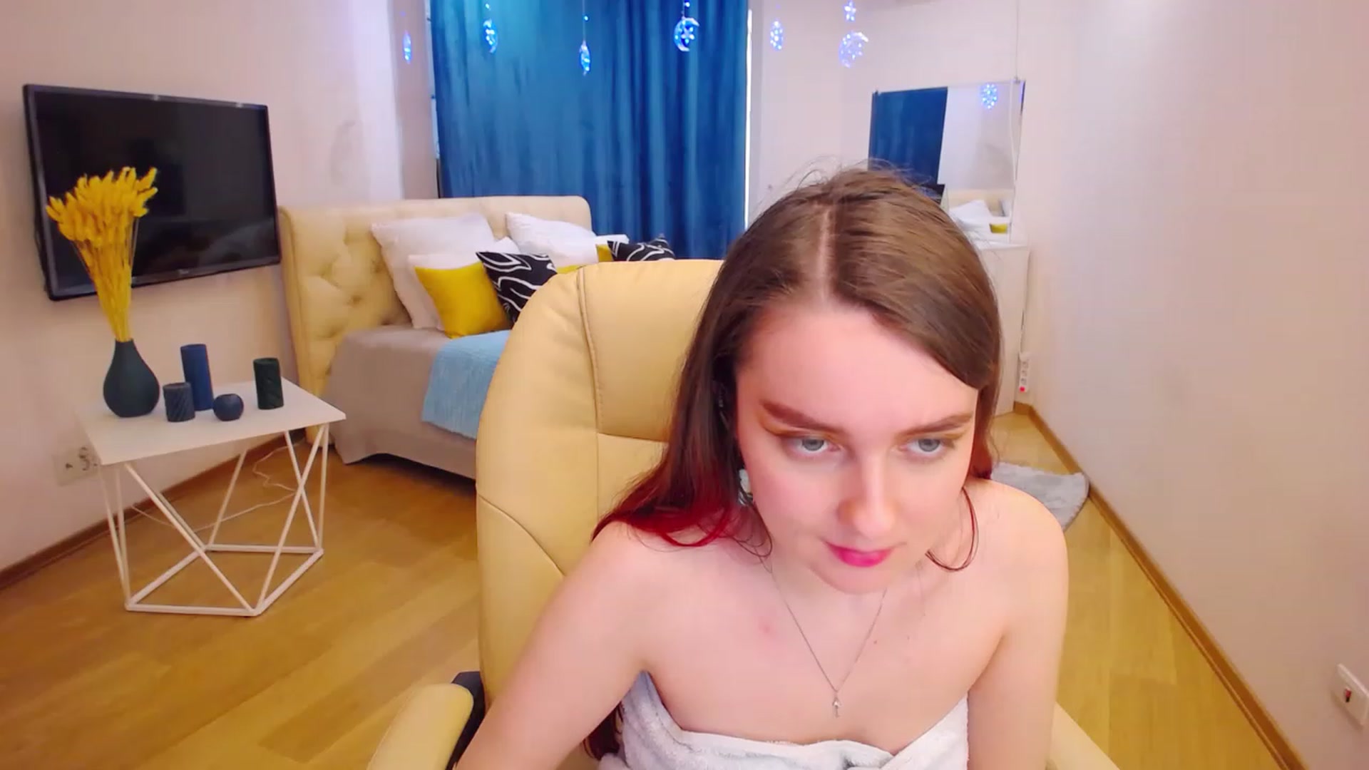 Gallery image thumbnail from OceanFeelss's myfreecams stream on, 03/28/2023, 09:58 image 10 of 20