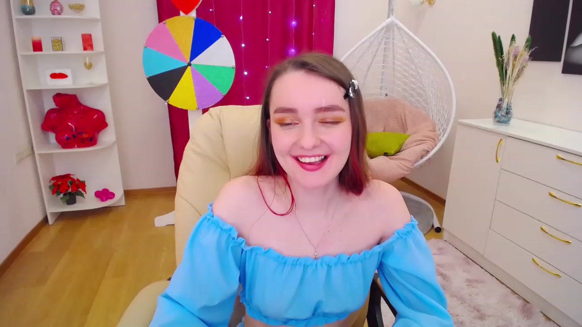 Gallery image thumbnail from OceanFeelss's myfreecams stream on, 03/29/2023, 09:06 image 13 of 20