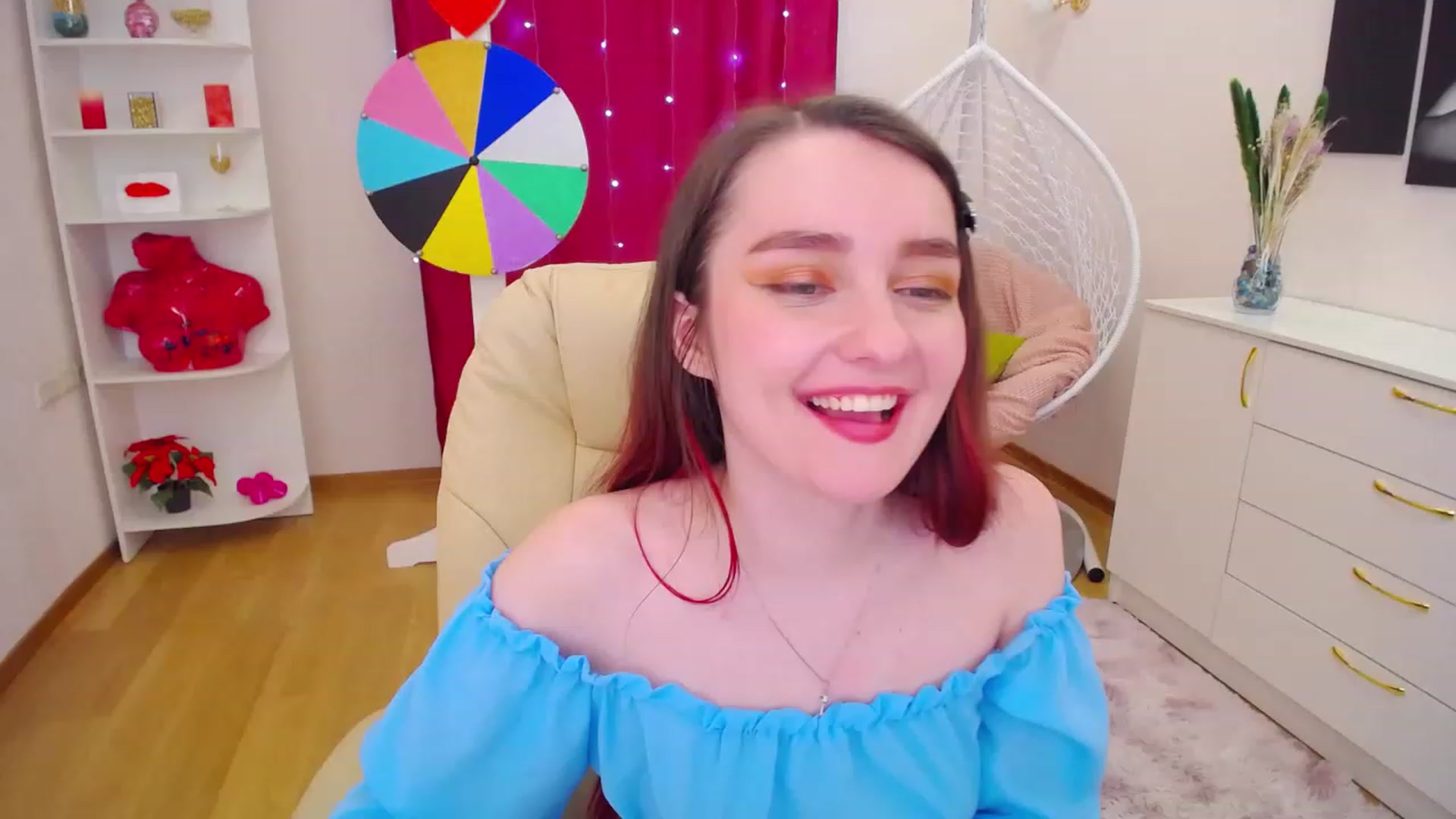 Gallery image thumbnail from OceanFeelss's myfreecams stream on, 03/29/2023, 09:06 image 8 of 20