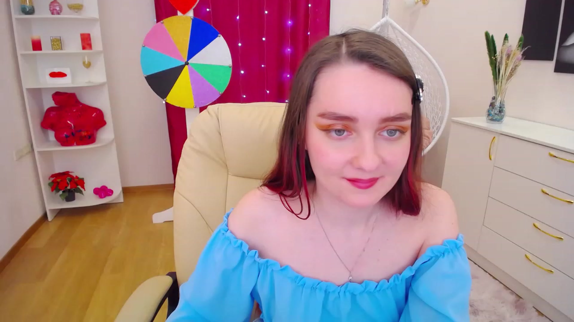 Gallery image thumbnail from OceanFeelss's myfreecams stream on, 03/29/2023, 09:06 image 18 of 20