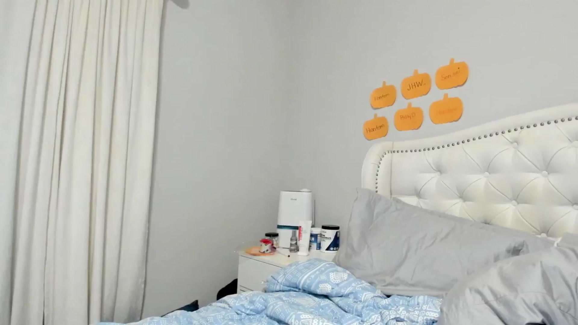 Gallery image thumbnail from OceanGoddesss's myfreecams stream on, 10/15/2024, 07:07 image 19 of 20