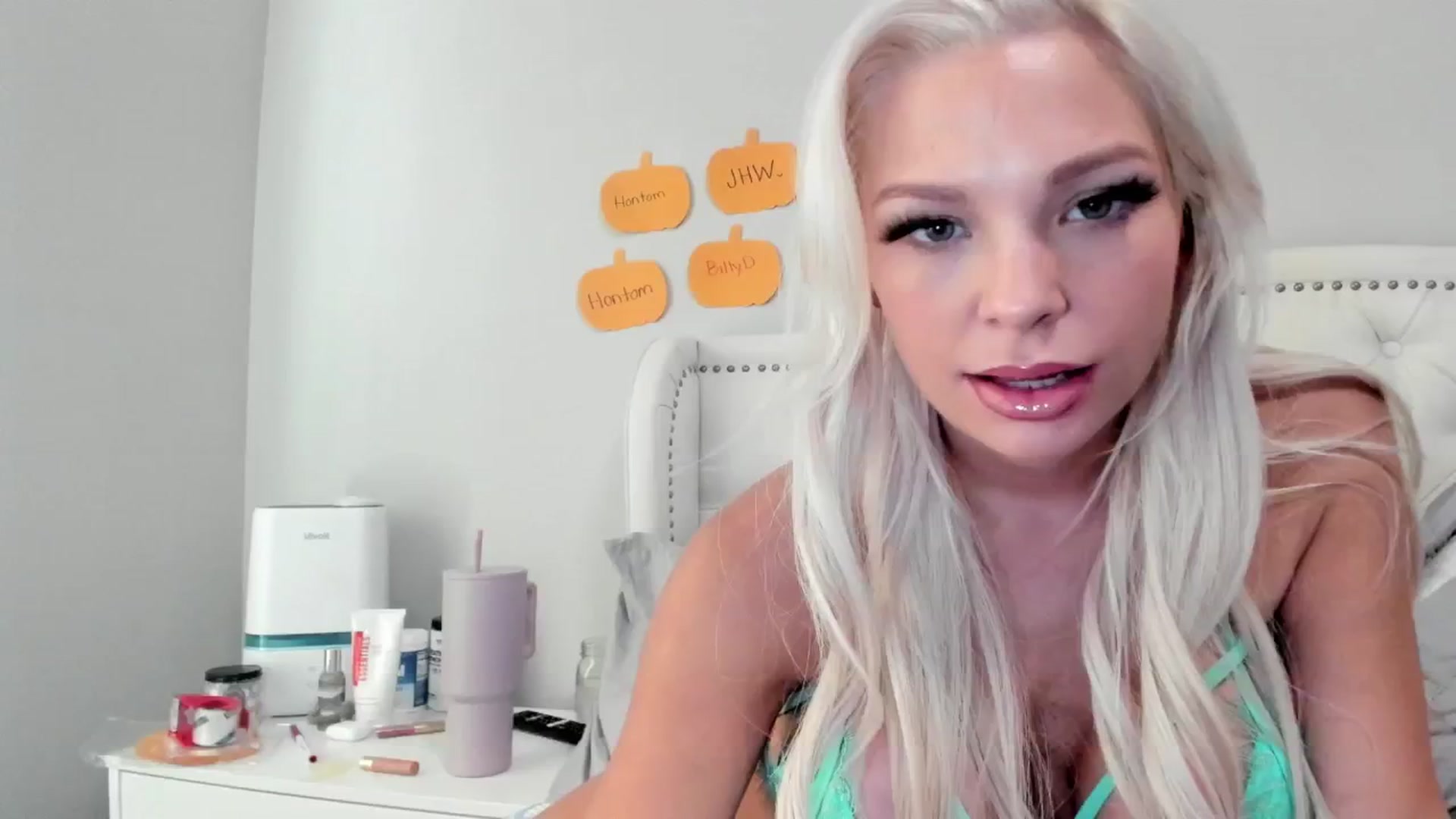 Gallery image thumbnail from OceanGoddesss's myfreecams stream on, 10/15/2024, 15:59 image 1 of 20