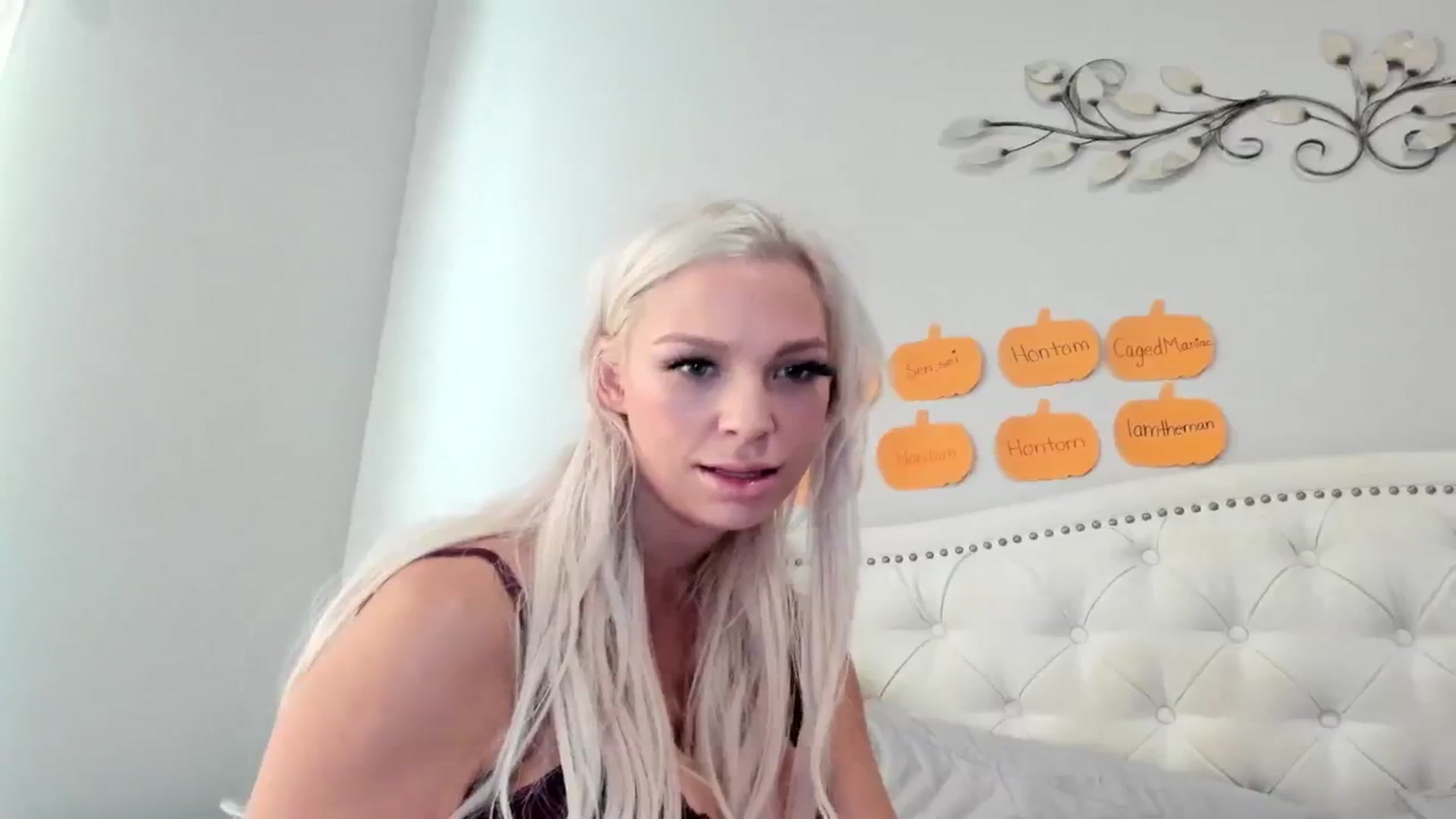 Gallery image thumbnail from OceanGoddesss's myfreecams stream on, 10/18/2024, 19:04 image 7 of 20