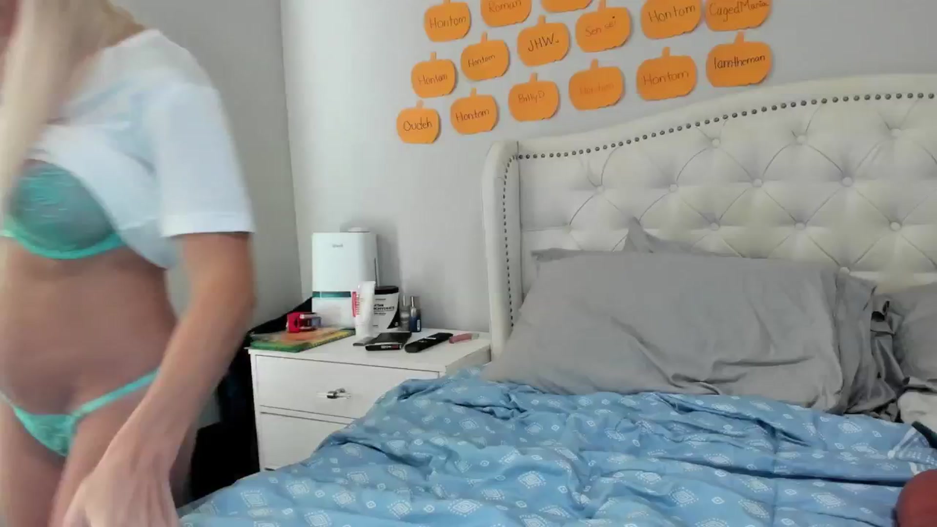 Gallery image thumbnail from OceanGoddesss's myfreecams stream on, 10/27/2024, 19:36 image 15 of 20