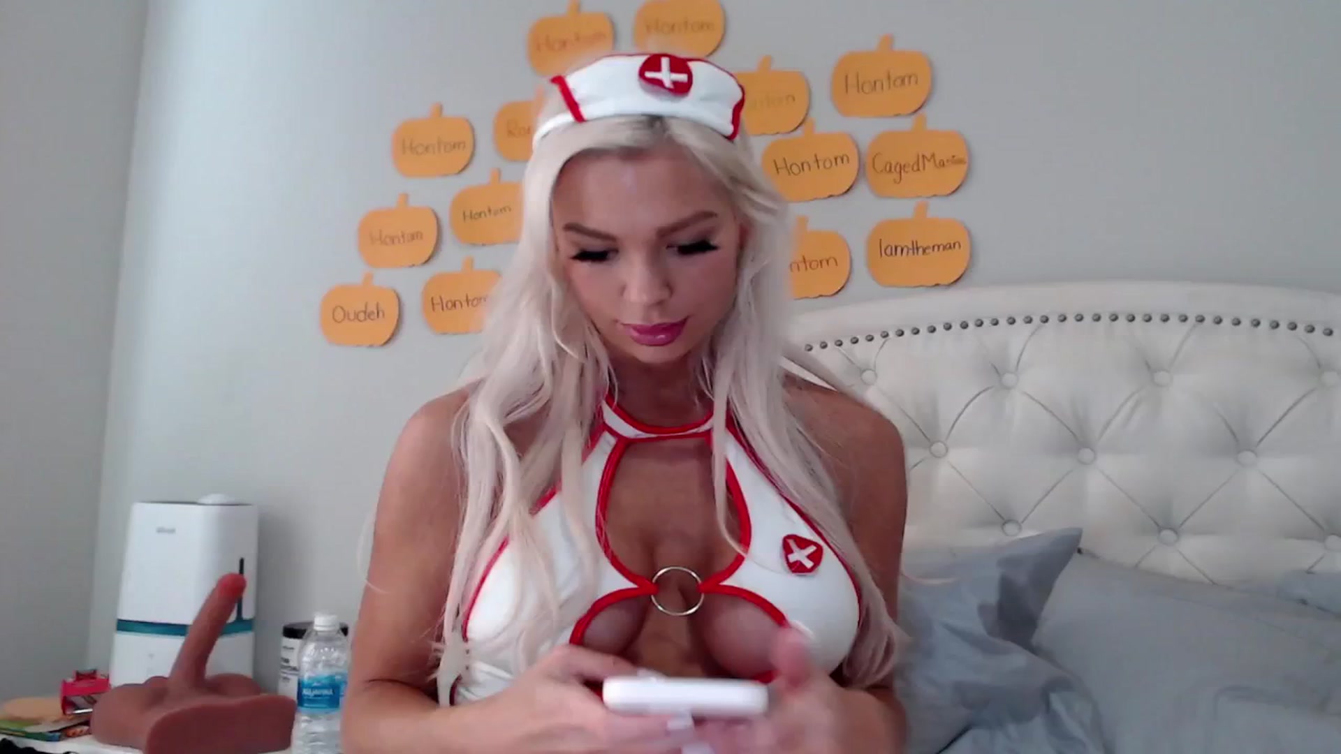 Gallery image thumbnail from OceanGoddesss's myfreecams stream on, 10/31/2024, 19:30 image 1 of 20