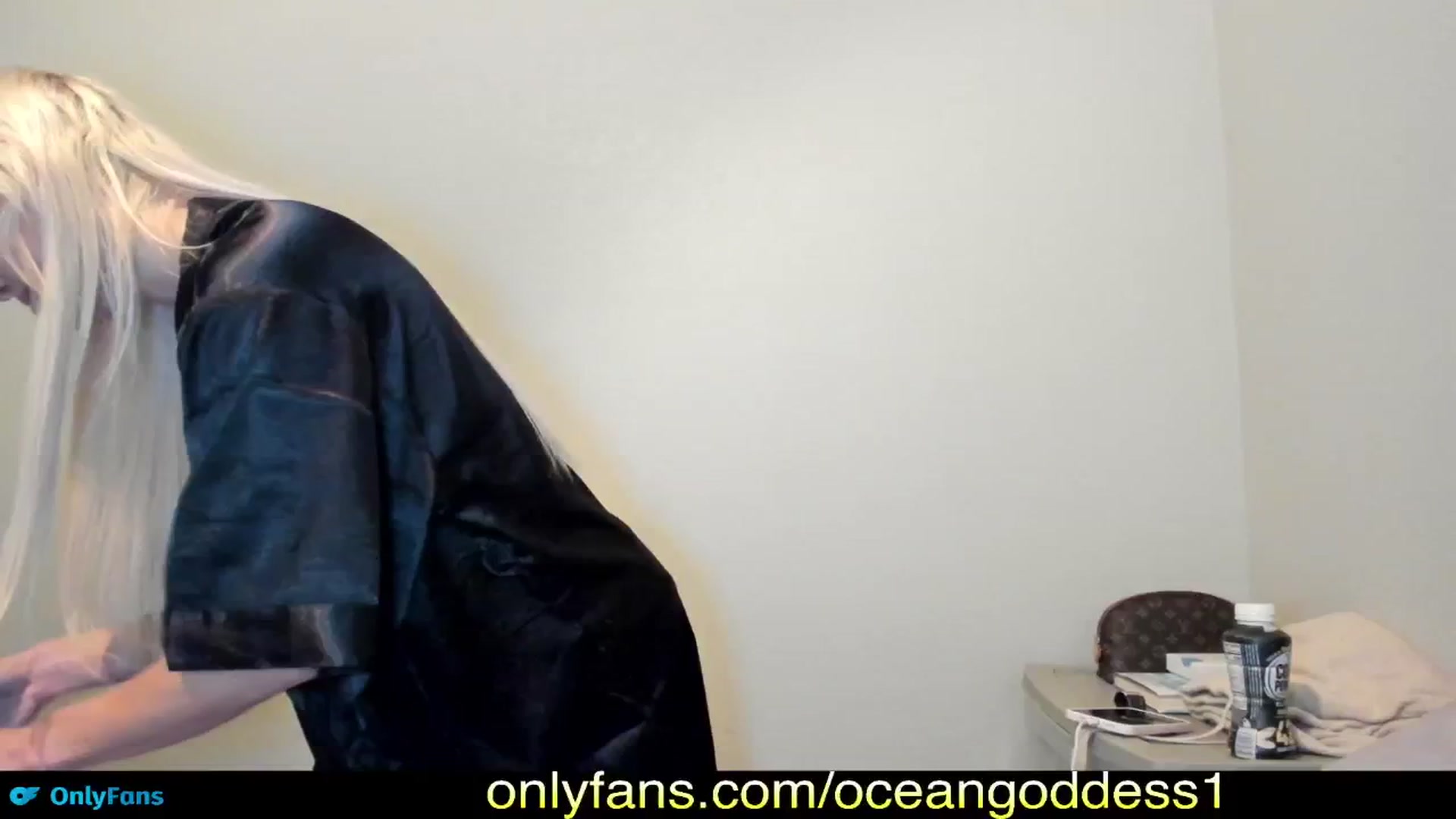 Gallery image thumbnail from OceanGoddesss's myfreecams stream on, 11/12/2024, 22:42 image 17 of 20