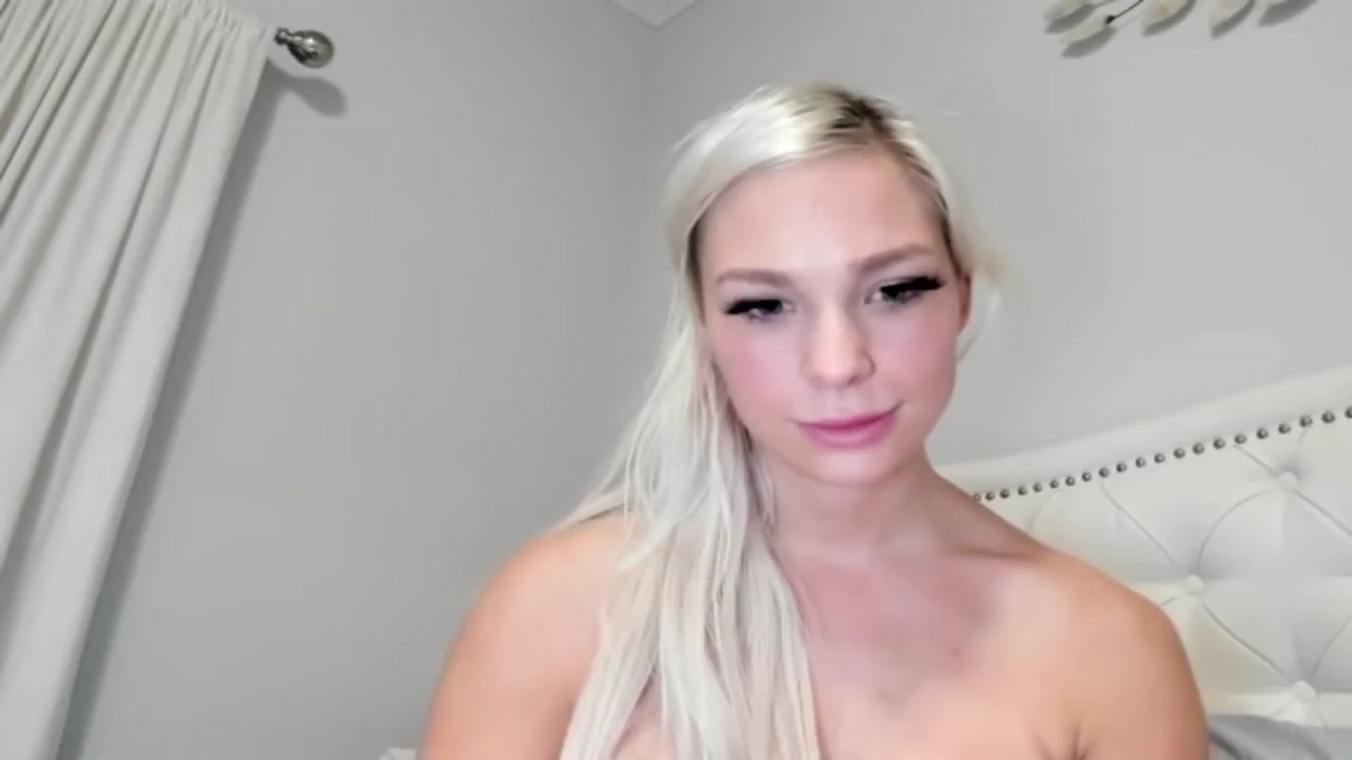 Gallery image thumbnail from OceanGoddesss's myfreecams stream on, 11/26/2024, 06:24 image 18 of 20