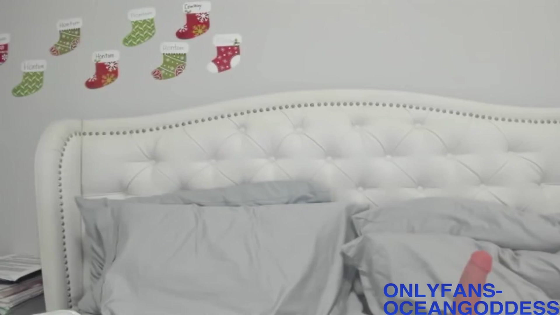 Gallery image thumbnail from OceanGoddesss's myfreecams stream on, 12/10/2024, 20:40 image 10 of 20