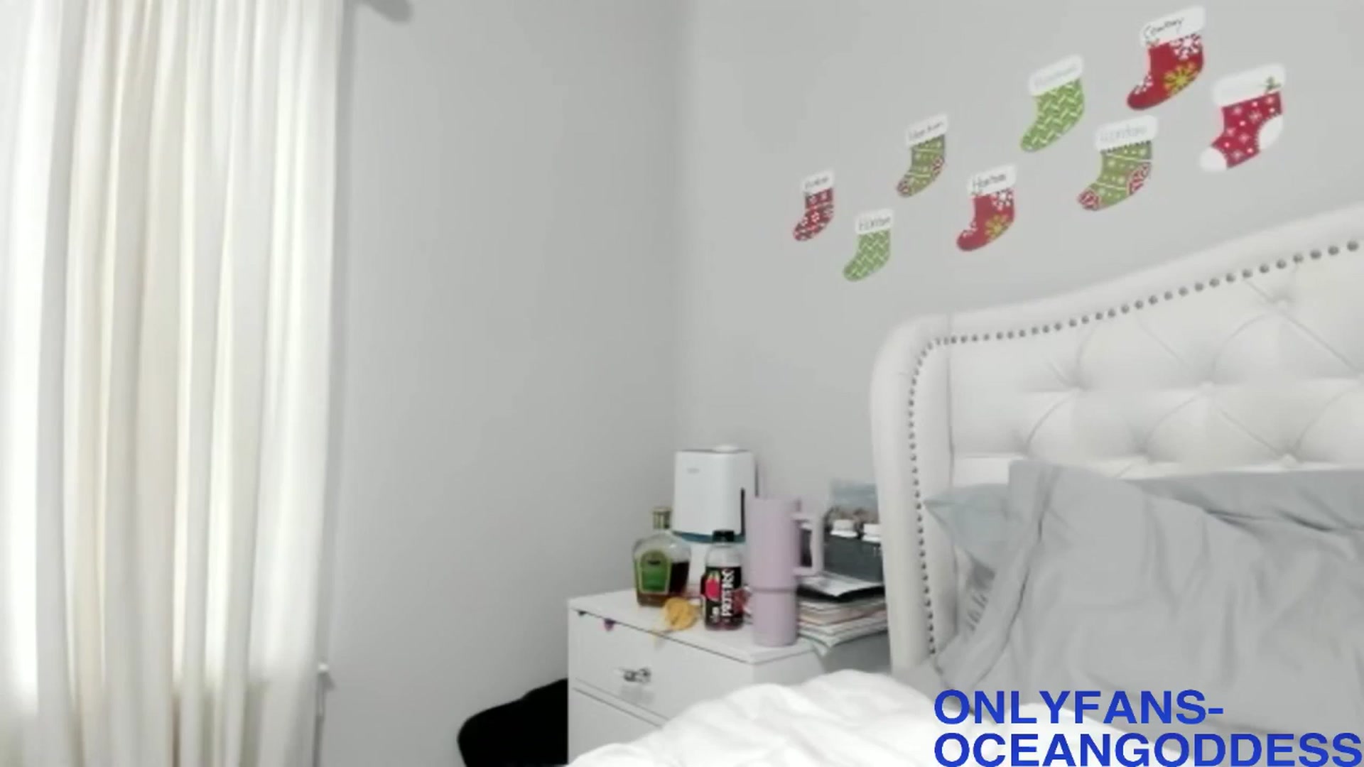 Gallery image thumbnail from OceanGoddesss's myfreecams stream on, 12/10/2024, 21:32 image 14 of 20