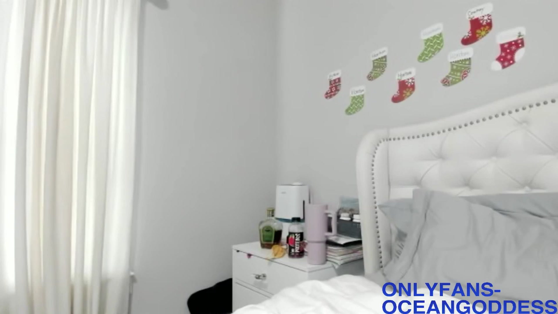 Gallery image thumbnail from OceanGoddesss's myfreecams stream on, 12/10/2024, 21:32 image 15 of 20