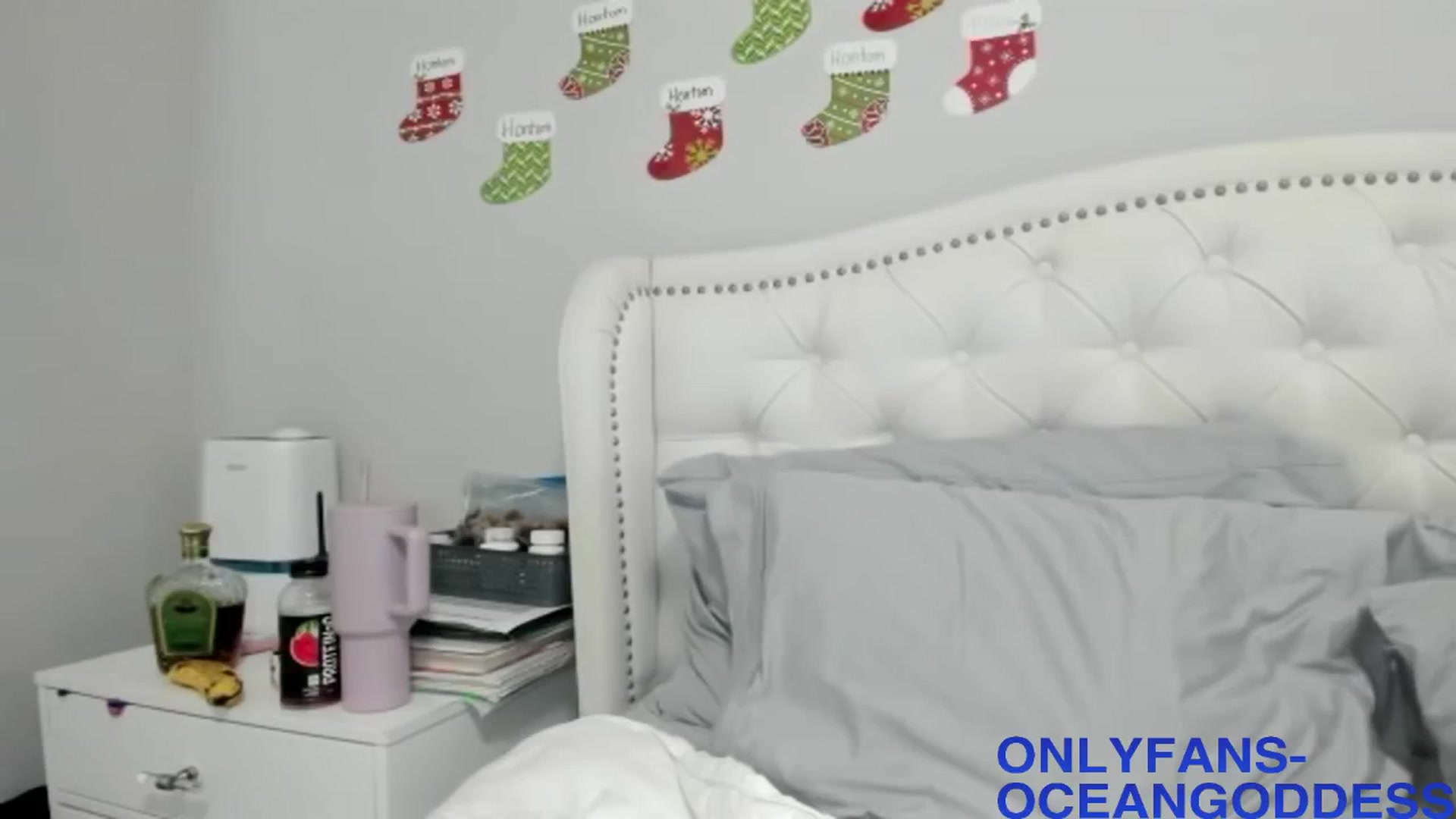 Gallery image thumbnail from OceanGoddesss's myfreecams stream on, 12/10/2024, 21:32 image 1 of 20