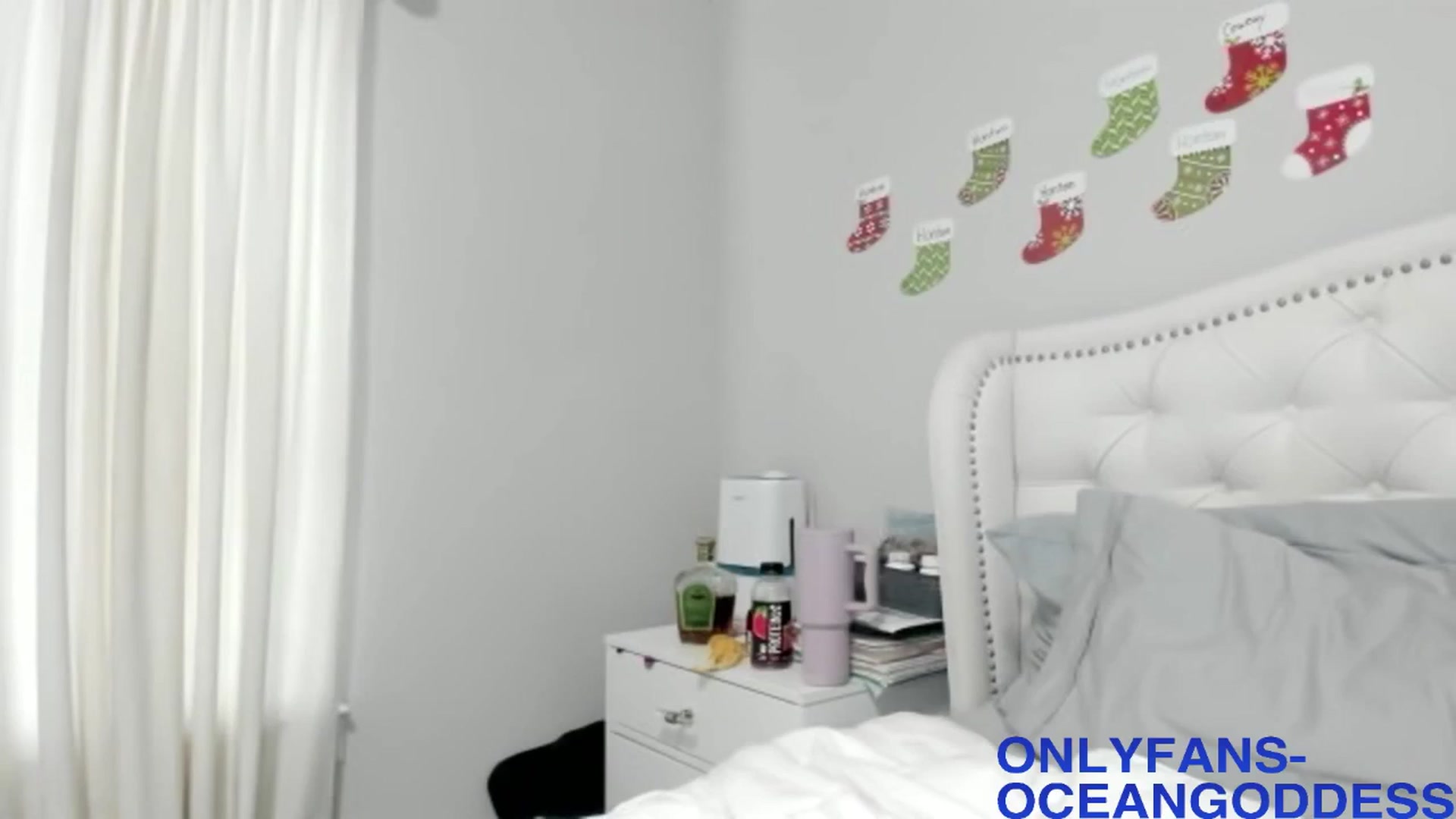 Gallery image thumbnail from OceanGoddesss's myfreecams stream on, 12/10/2024, 21:32 image 13 of 20