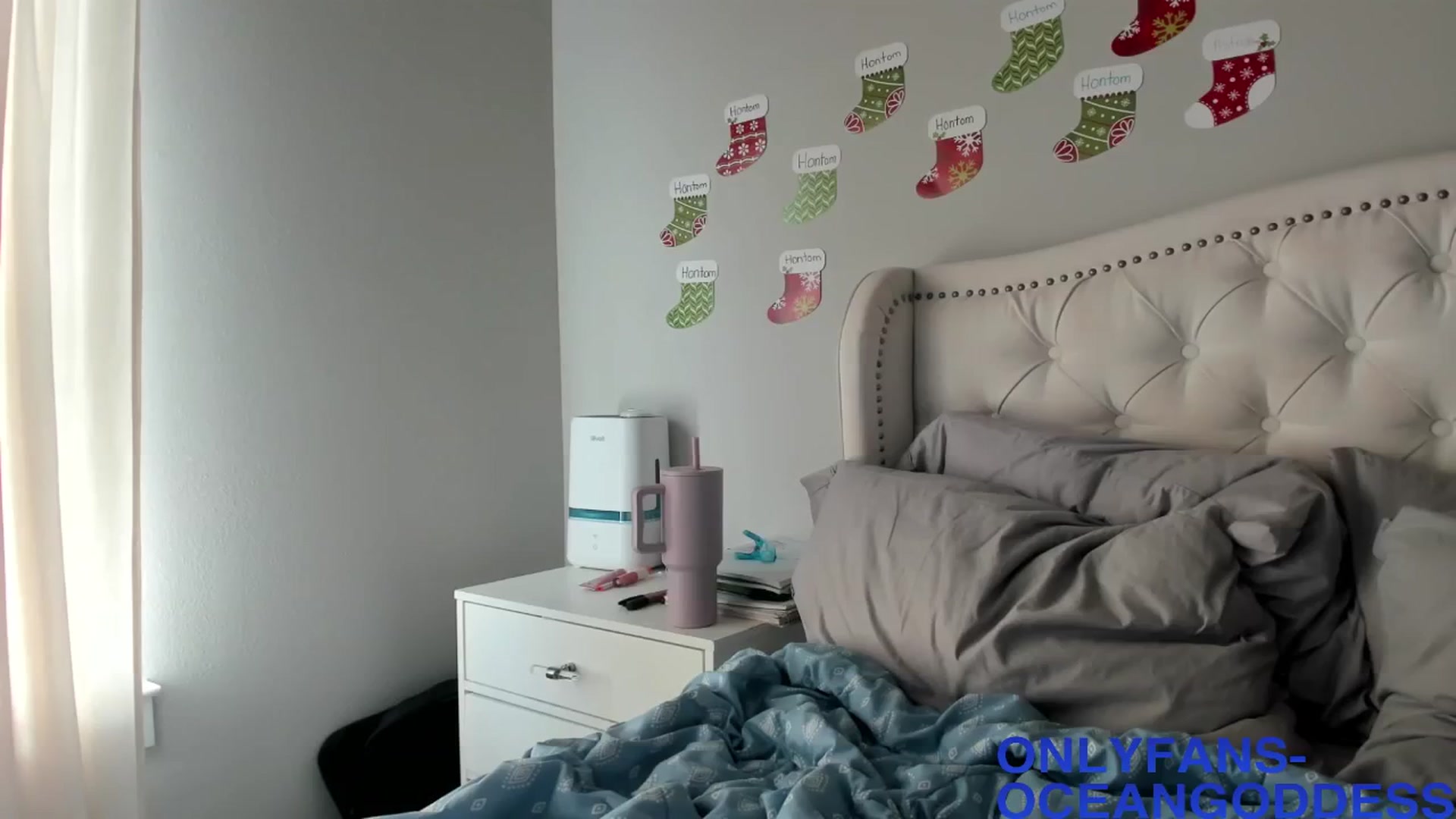 Gallery image thumbnail from OceanGoddesss's myfreecams stream on, 12/19/2024, 20:37 image 14 of 20