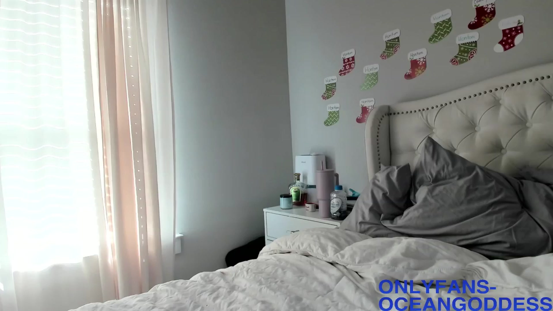 Gallery image thumbnail from OceanGoddesss's myfreecams stream on, 12/20/2024, 21:03 image 12 of 20