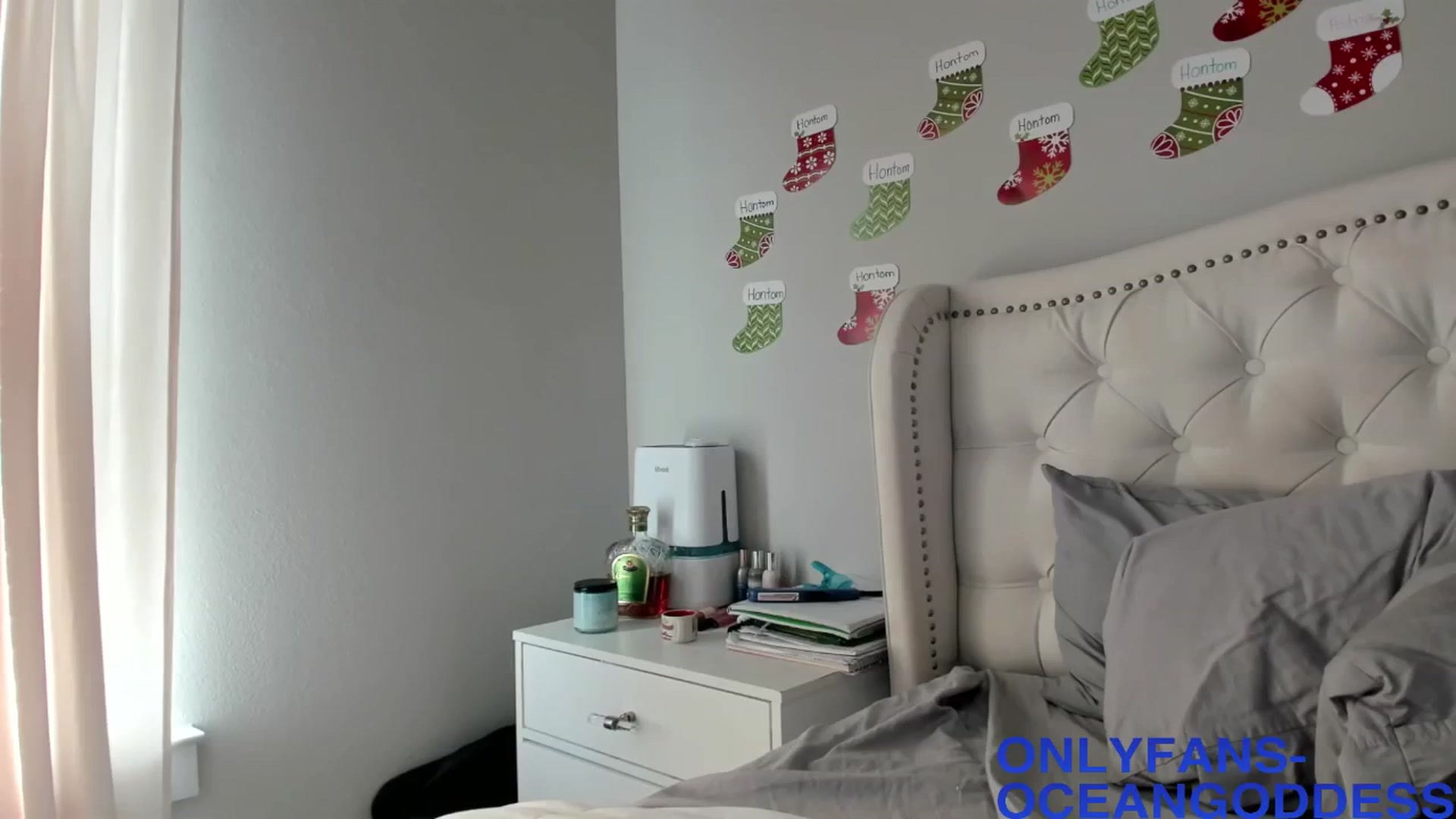Gallery image thumbnail from OceanGoddesss's myfreecams stream on, 12/20/2024, 21:03 image 17 of 20