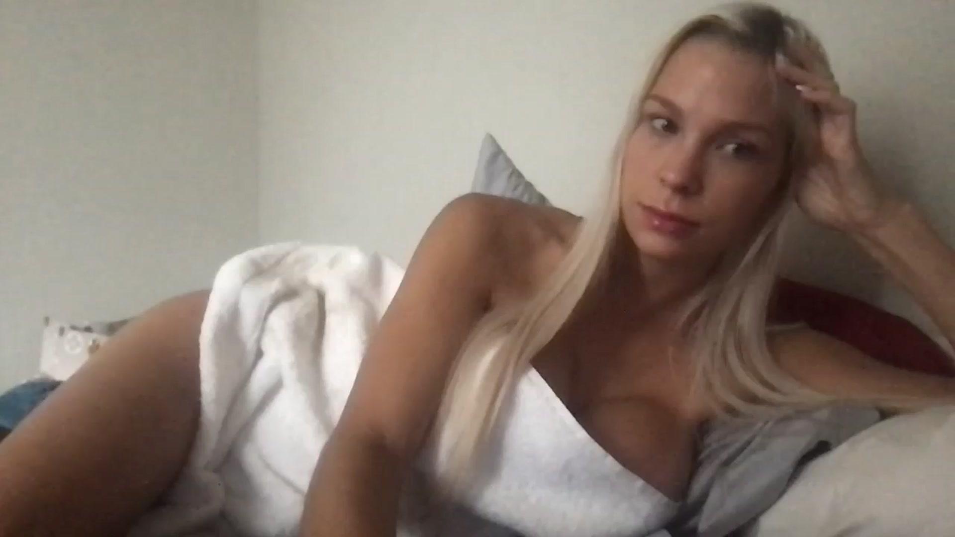 Gallery image thumbnail from OceanGodess's myfreecams stream on, 07/06/2024, 15:32 image 3 of 20
