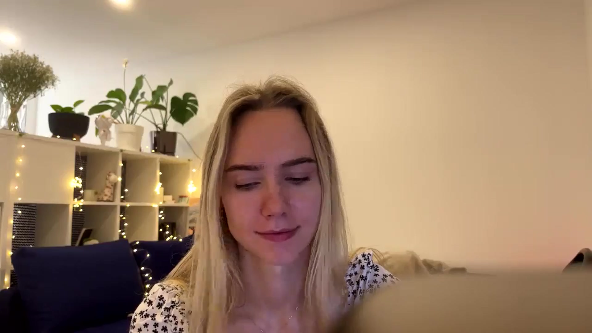 Gallery image thumbnail from Ocean__Soul's myfreecams stream on, 04/04/2025, 07:13 image 4 of 20