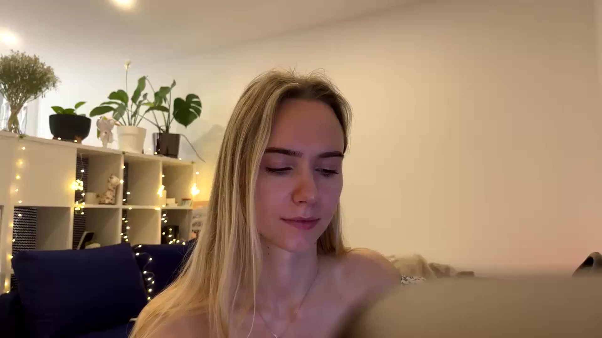 Gallery image thumbnail from Ocean__Soul's myfreecams stream on, 04/04/2025, 07:13 image 20 of 20