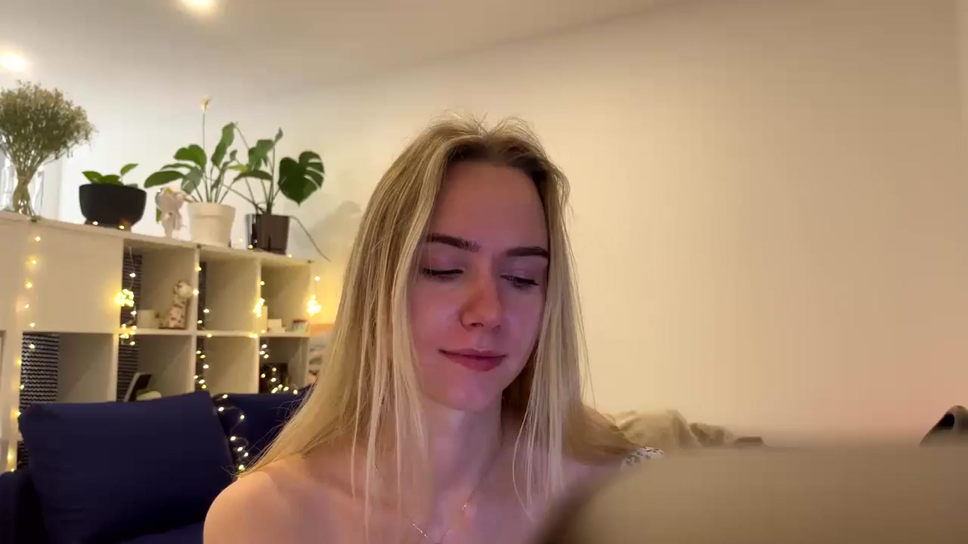 Gallery image thumbnail from Ocean__Soul's myfreecams stream on, 04/04/2025, 07:13 image 7 of 20