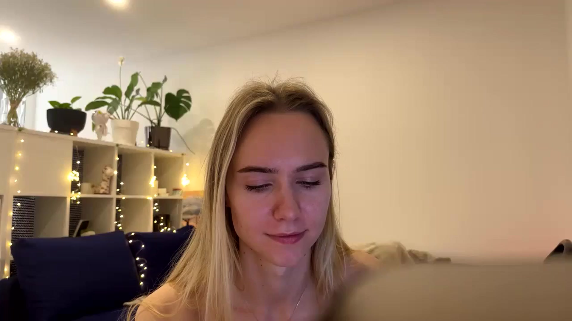 Gallery image thumbnail from Ocean__Soul's myfreecams stream on, 04/04/2025, 07:13 image 15 of 20
