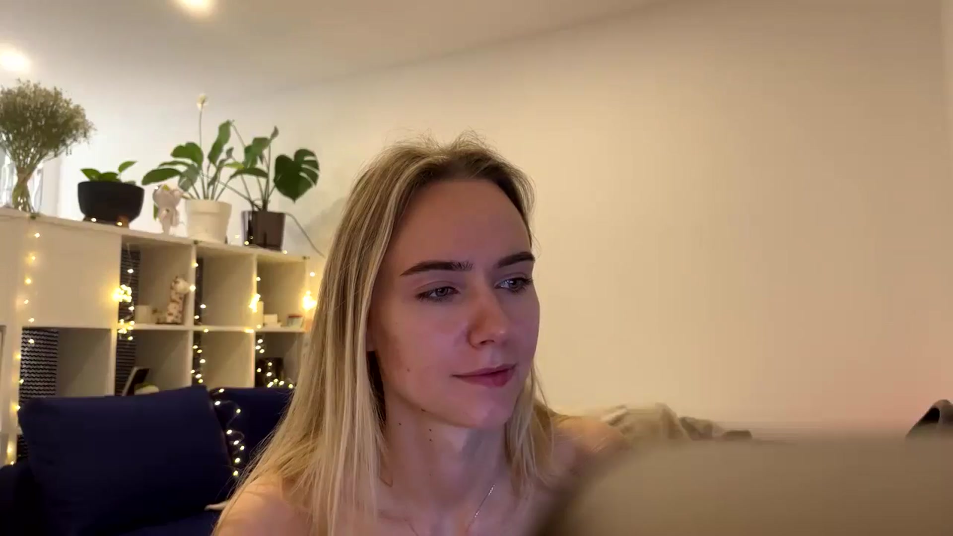 Gallery image thumbnail from Ocean__Soul's myfreecams stream on, 04/04/2025, 07:13 image 13 of 20