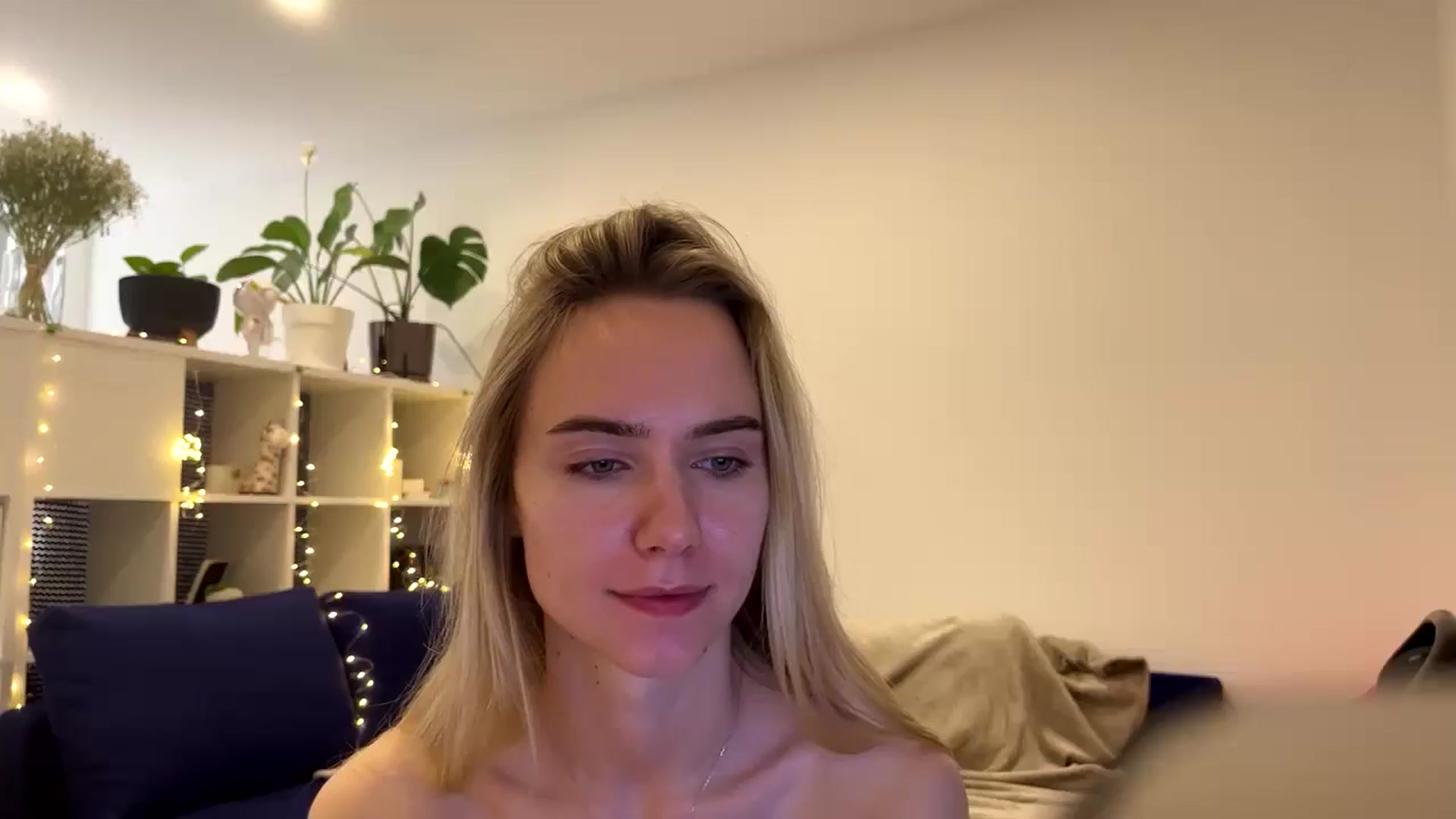 Gallery image thumbnail from Ocean__Soul's myfreecams stream on, 04/04/2025, 08:38 image 11 of 20