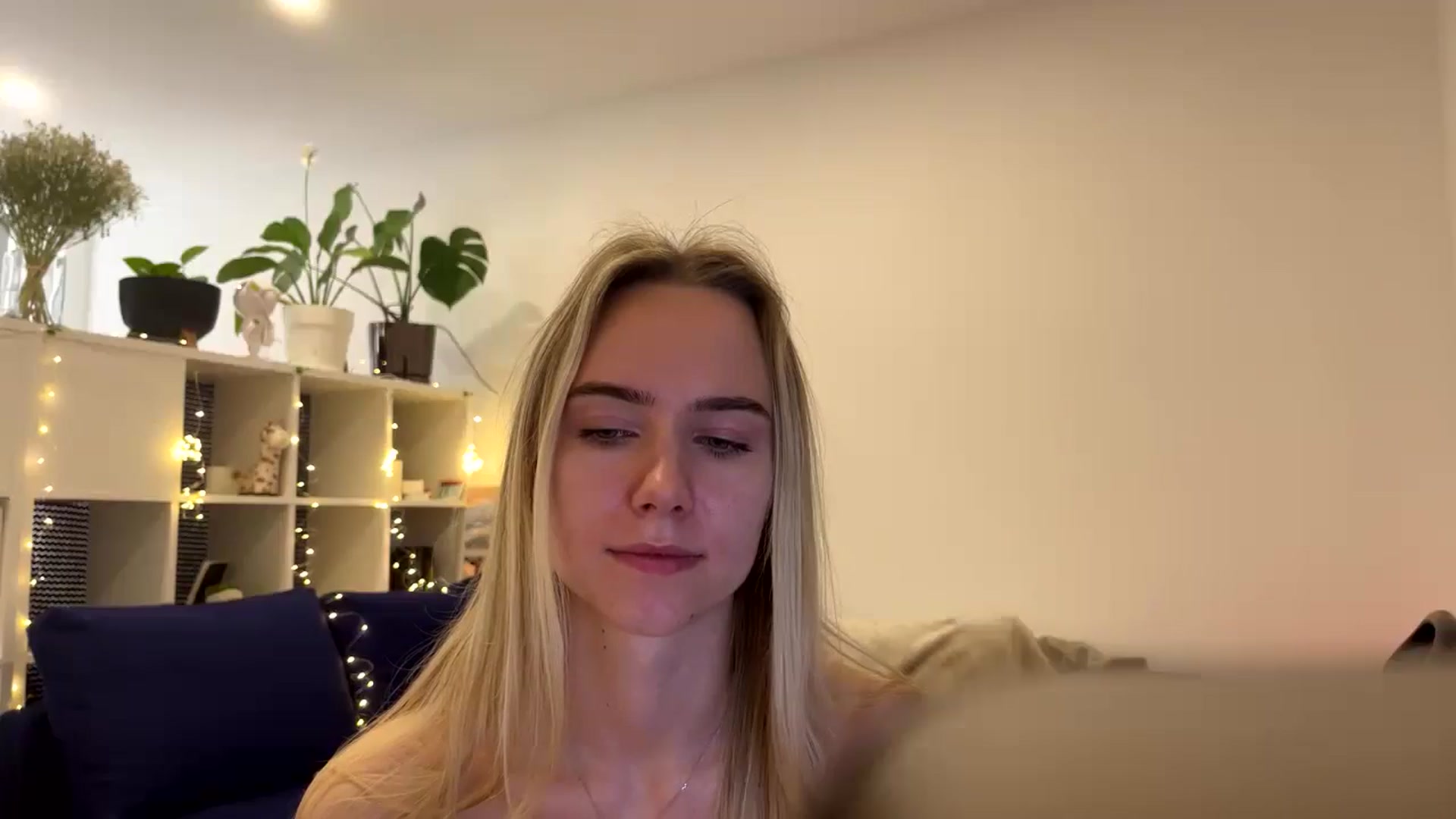 Gallery image thumbnail from Ocean__Soul's myfreecams stream on, 04/04/2025, 08:38 image 2 of 20