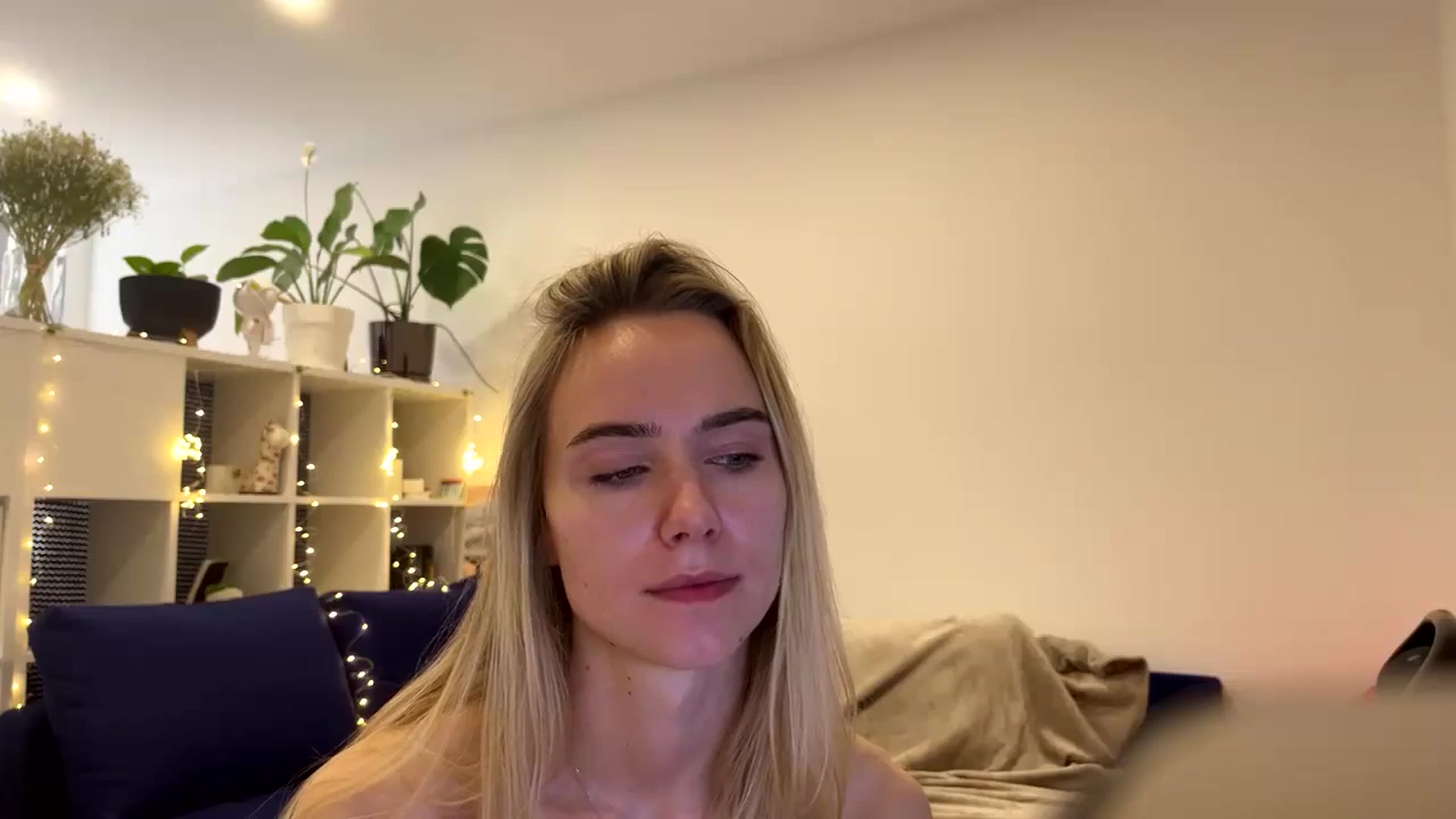 Gallery image thumbnail from Ocean__Soul's myfreecams stream on, 04/04/2025, 08:38 image 17 of 20
