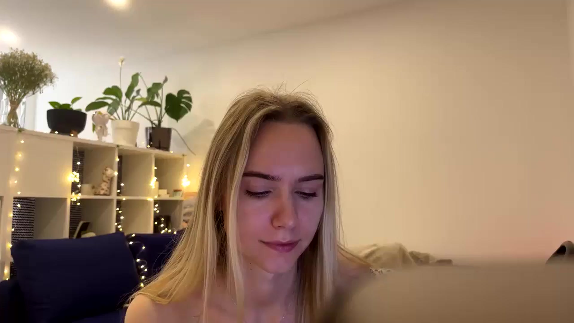 Gallery image thumbnail from Ocean__Soul's myfreecams stream on, 04/04/2025, 08:38 image 1 of 20